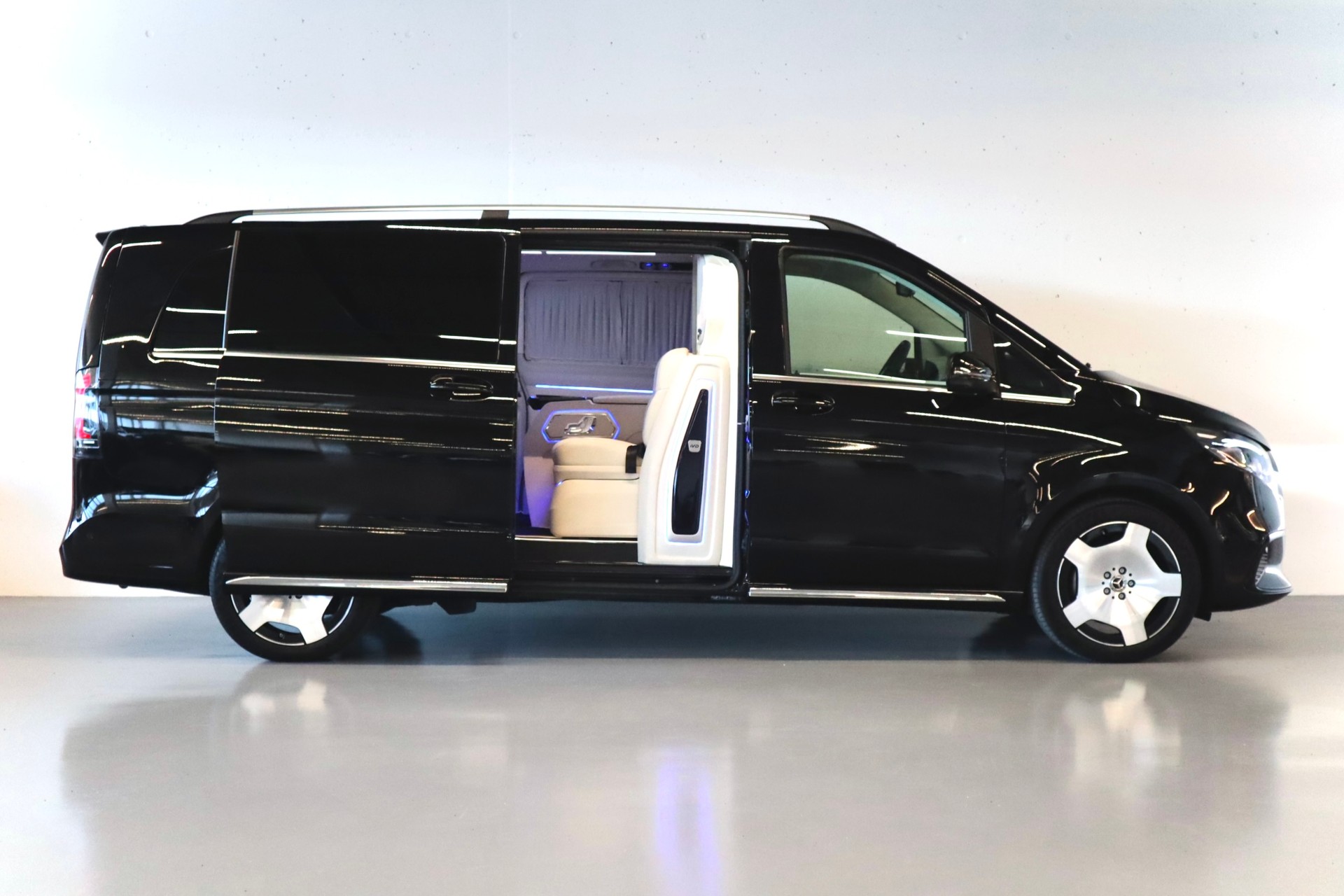 MERCEDES-BENZ VIP UMBAU | DTC GEPRÜFTES FZG-showroom-element-2