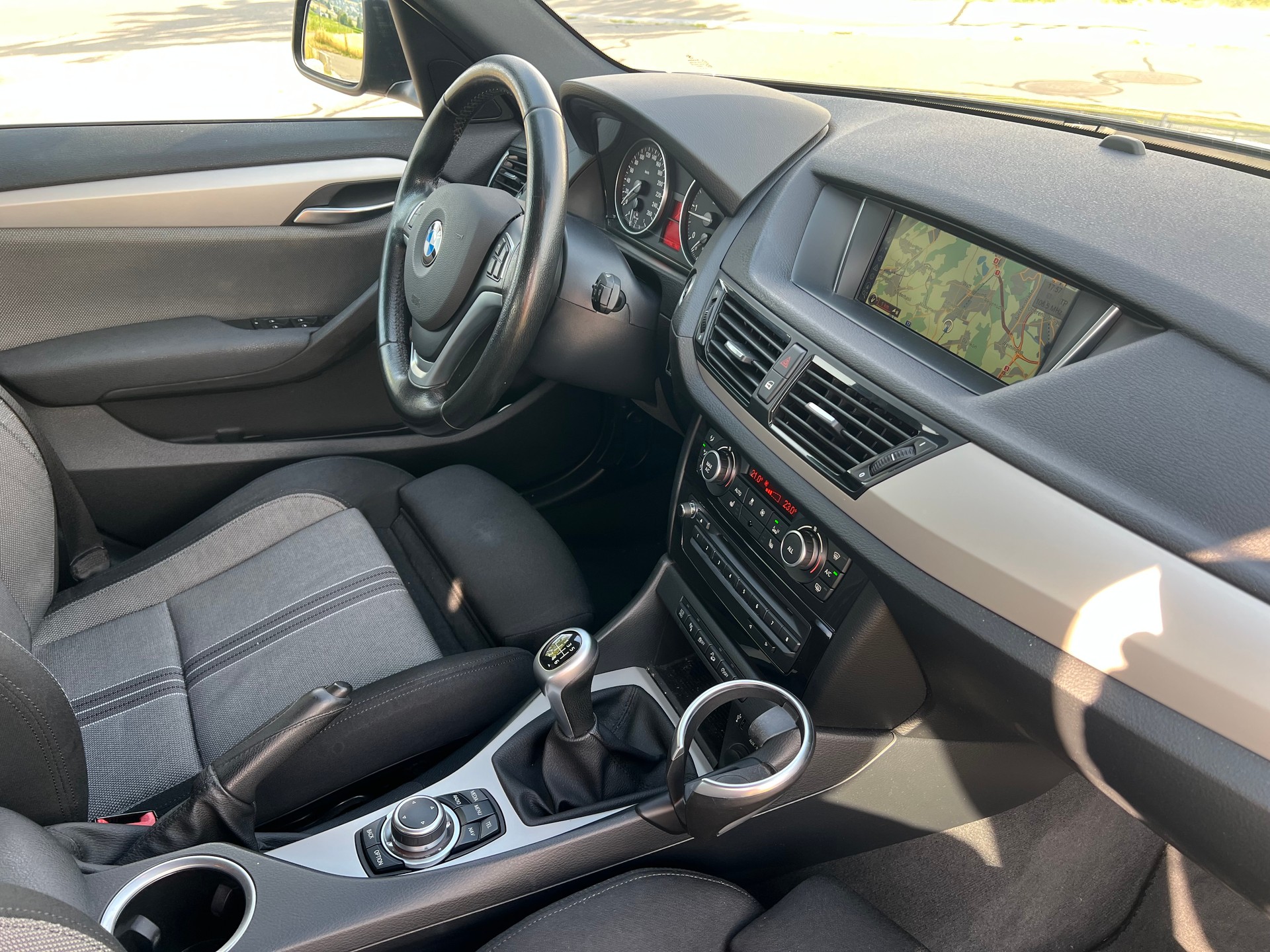 BMW X1 xDrive 20d Sport Line** 4X4**-image-18
