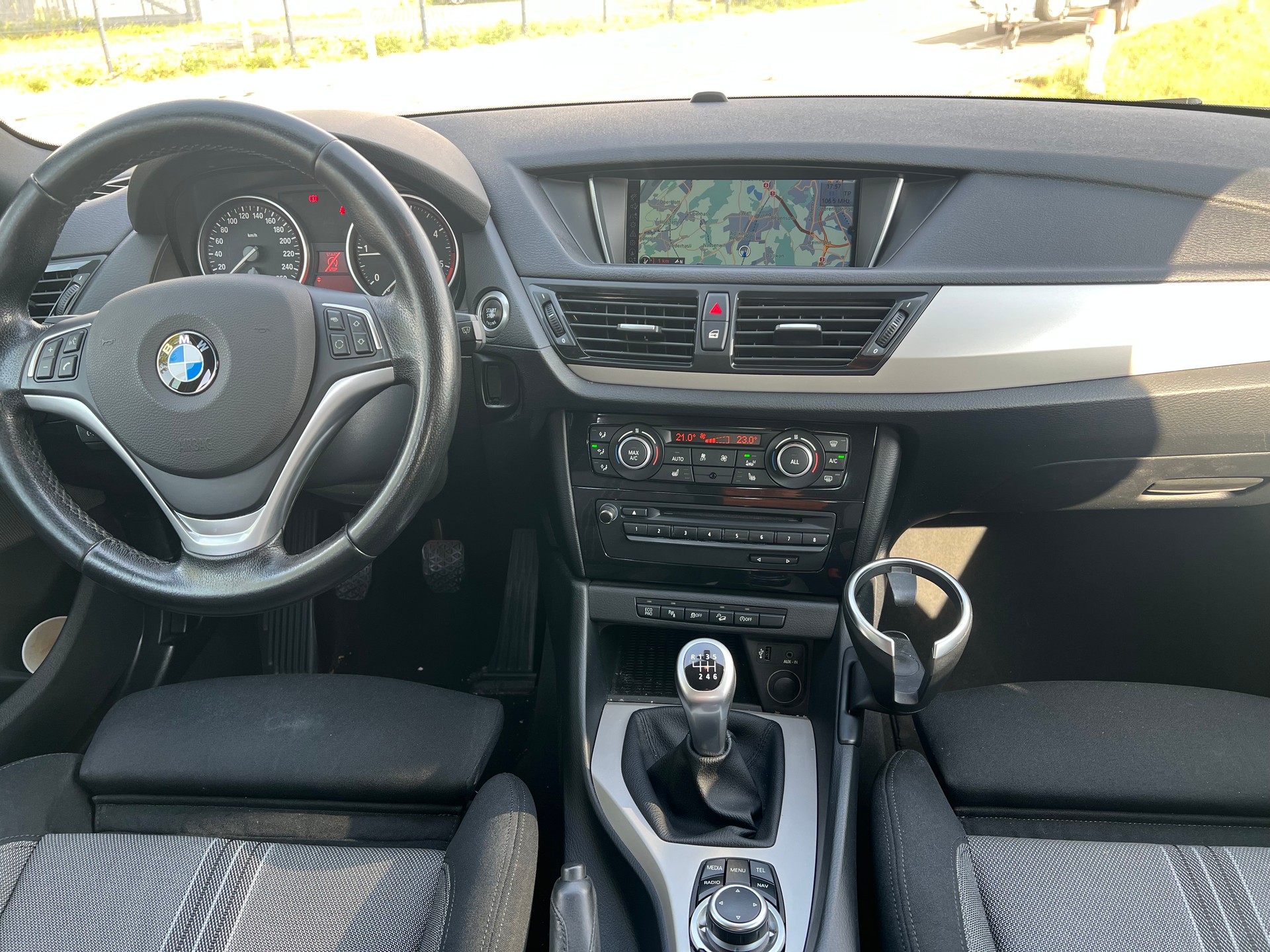 BMW X1 xDrive 20d Sport Line** 4X4**-image-16