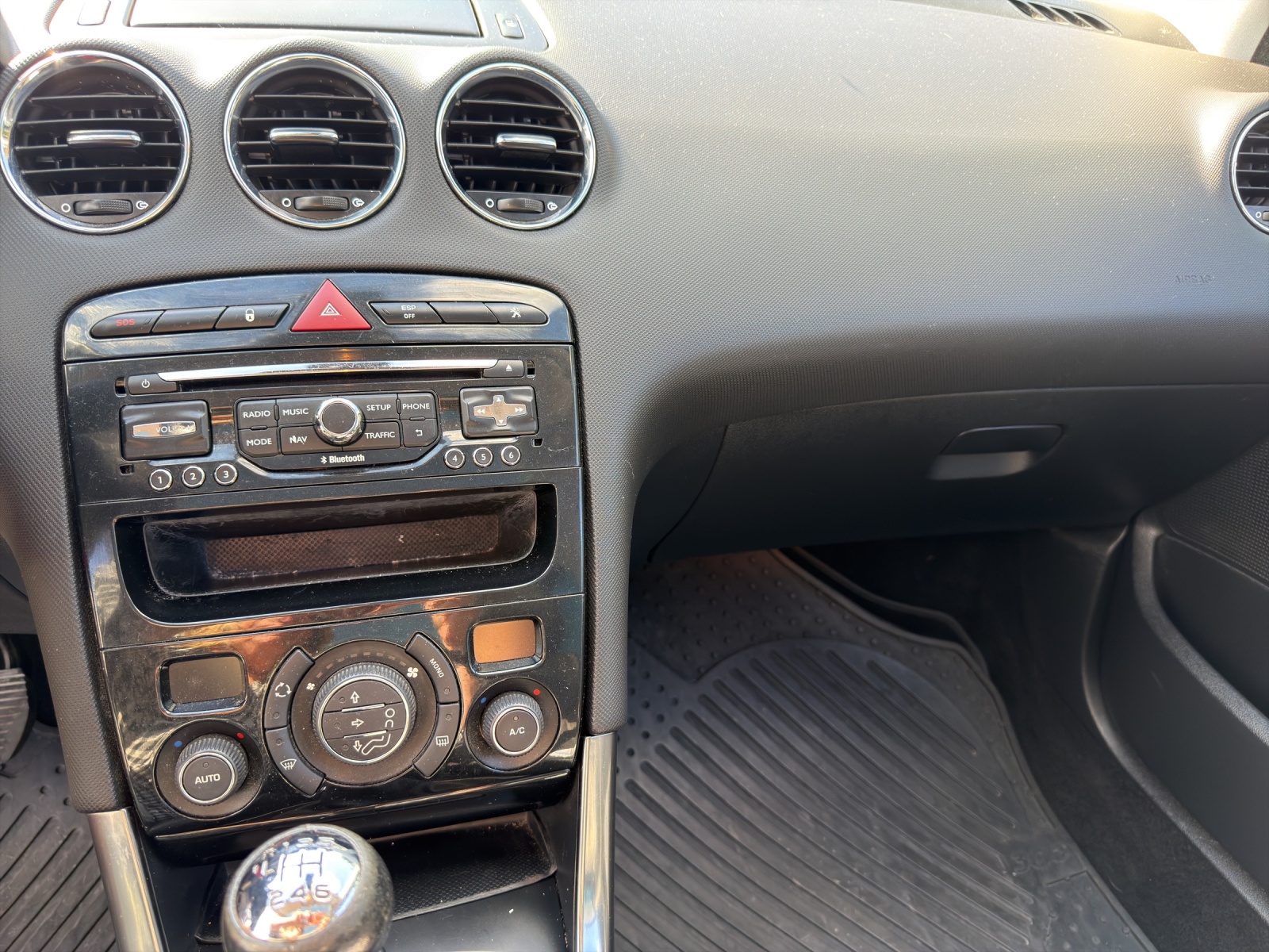 PEUGEOT 308 1.6 Allure-image-7