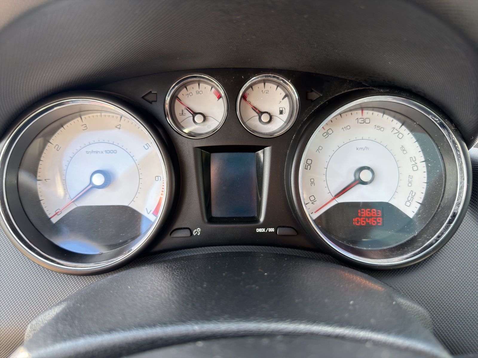 PEUGEOT 308 1.6 Allure-image-8
