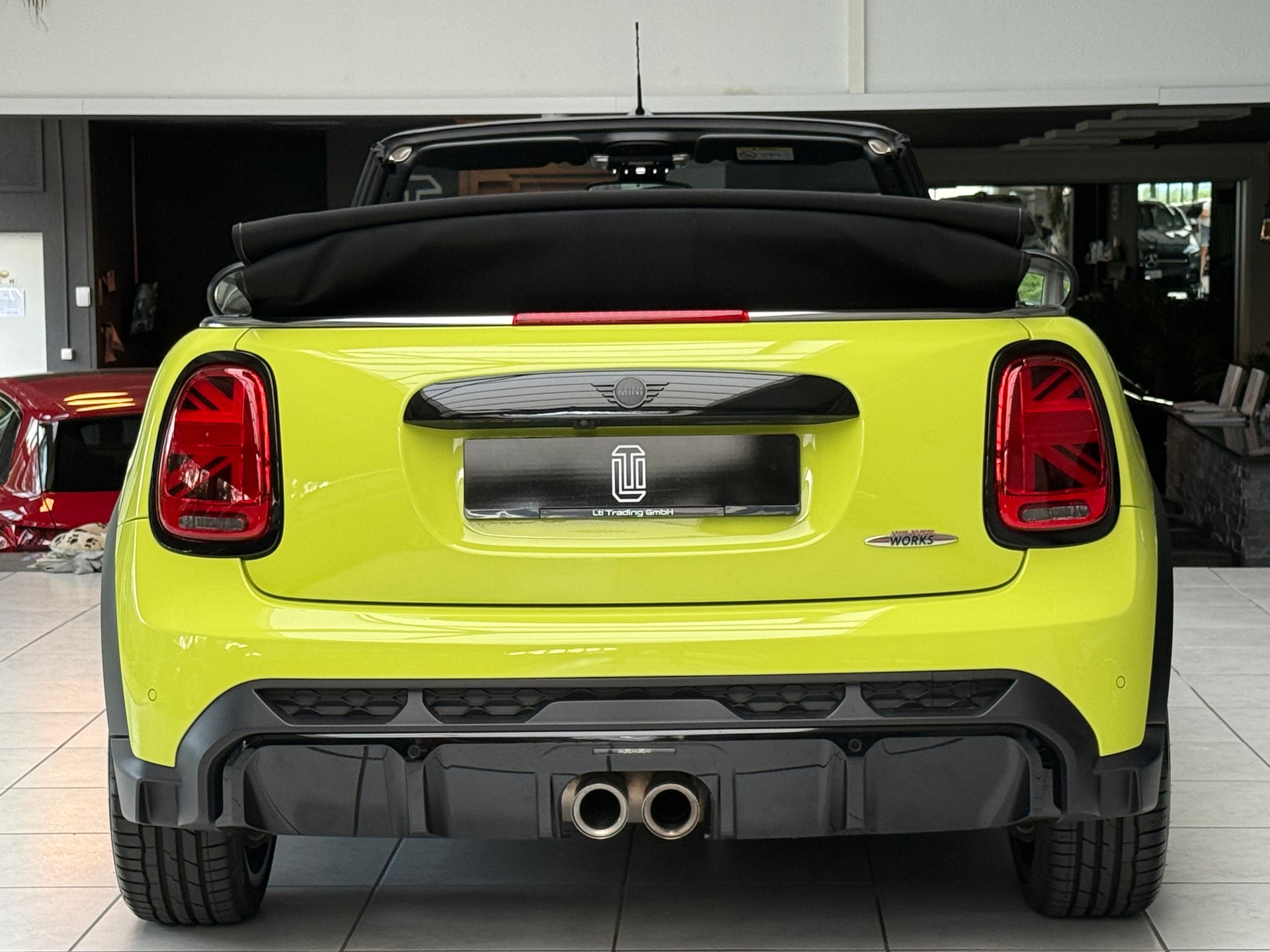MINI Cooper John Cooper Works Cabriolet Steptronic * ZESTY YELLOW *-image-3