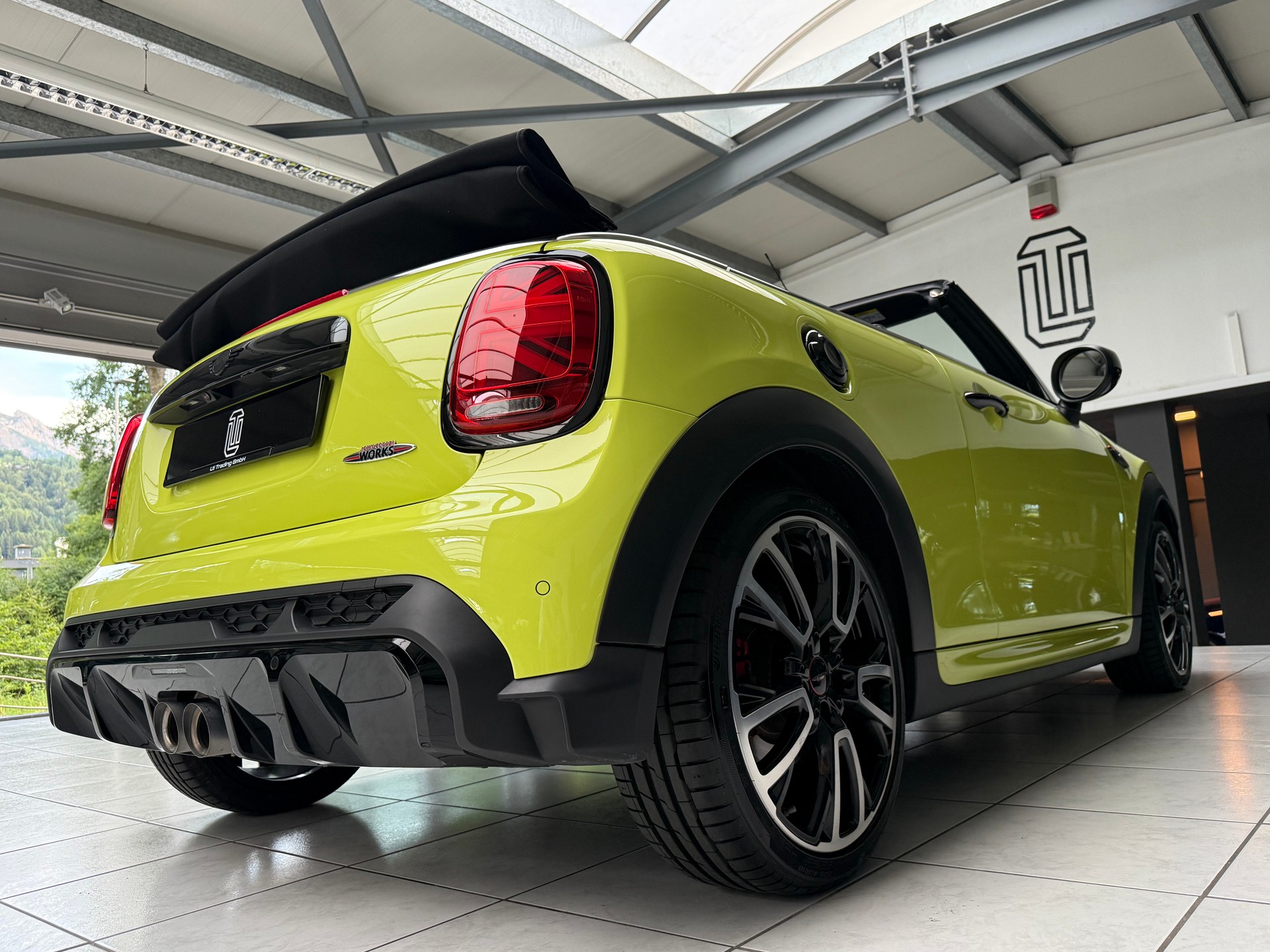 MINI Cooper John Cooper Works Cabriolet Steptronic * ZESTY YELLOW *-image-4