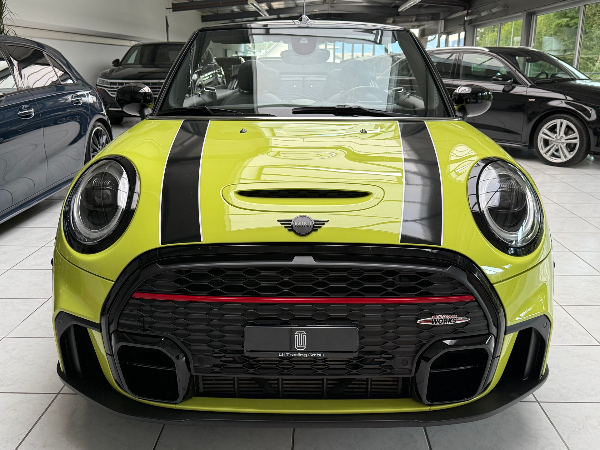 MINI Cooper John Cooper Works Cabriolet Steptronic * ZESTY YELLOW *-image-6
