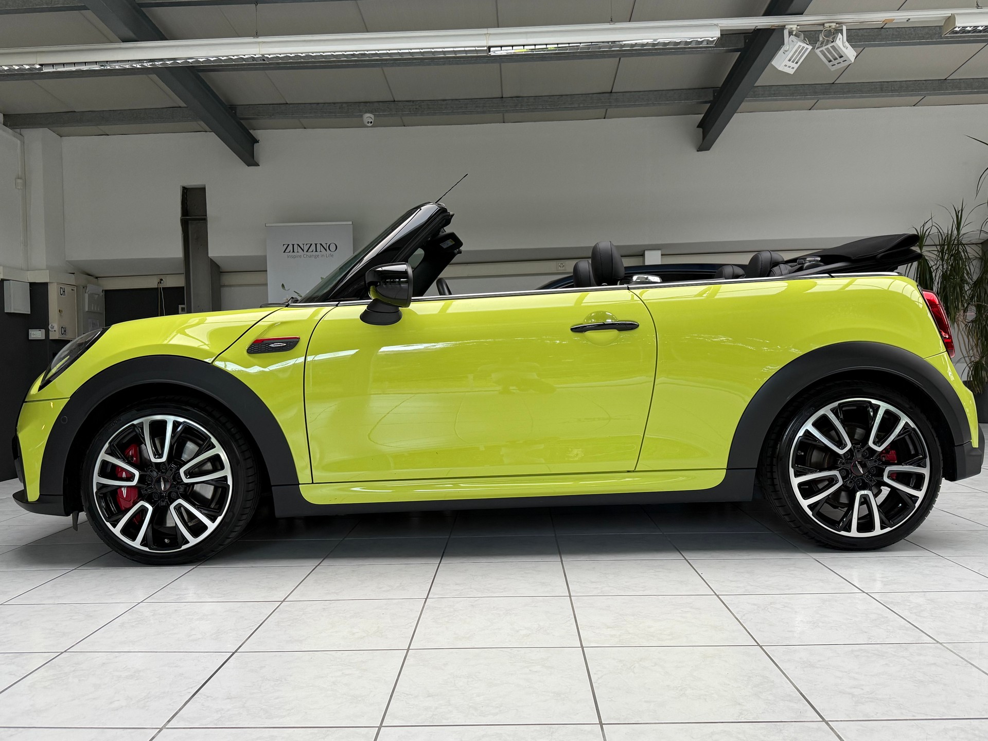 MINI Cooper John Cooper Works Cabriolet Steptronic * ZESTY YELLOW *-image-1