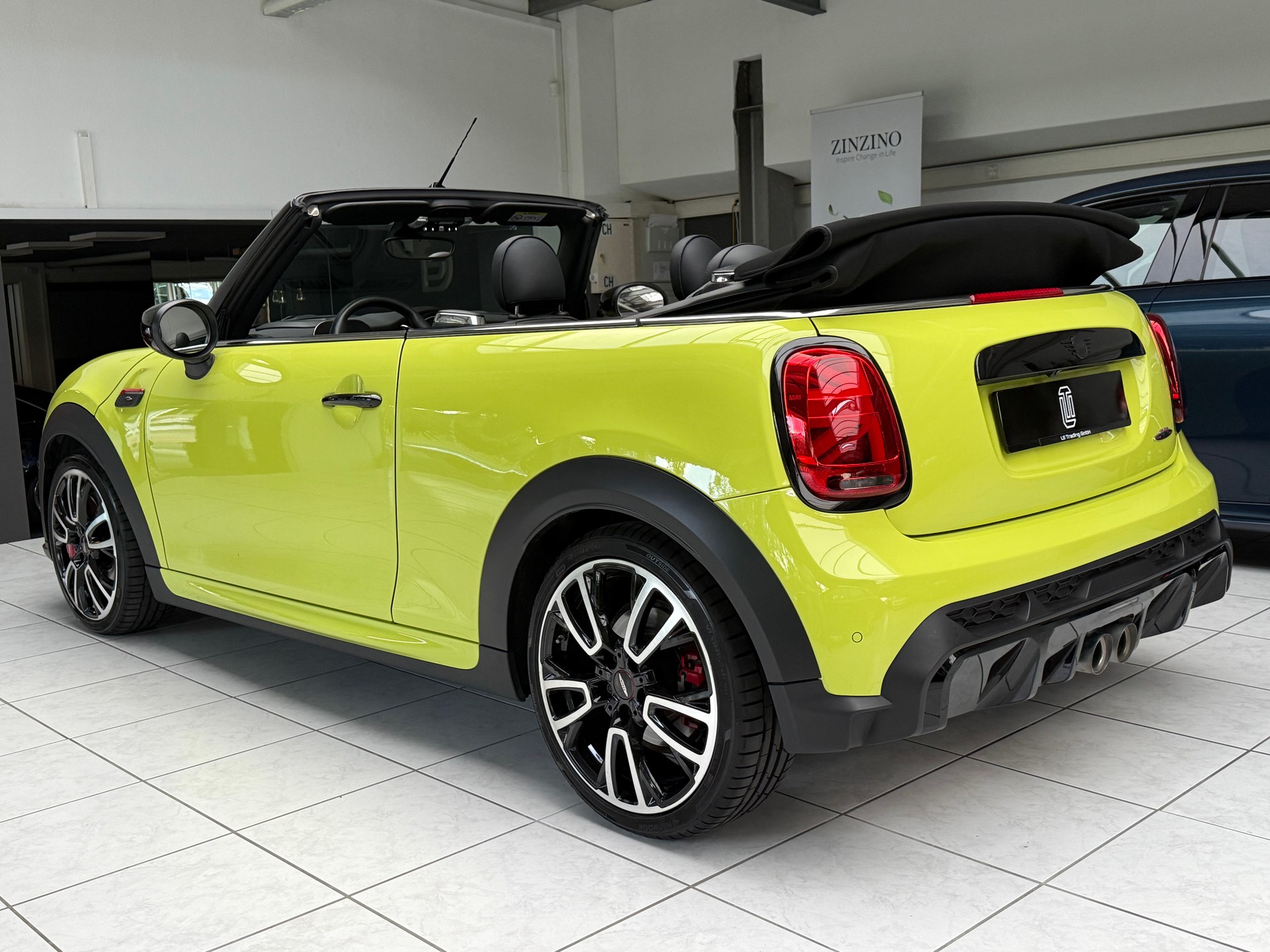 MINI Cooper John Cooper Works Cabriolet Steptronic * ZESTY YELLOW *-image-2