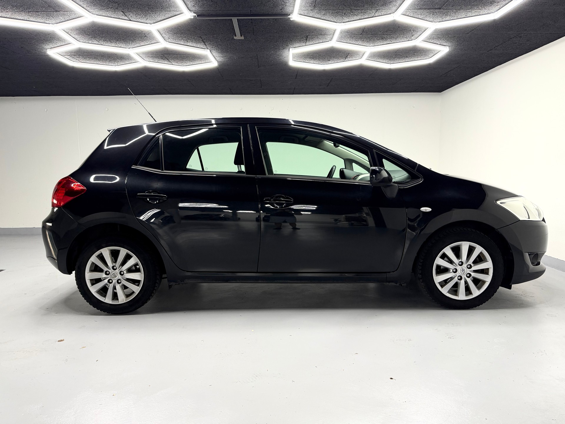 TOYOTA Auris 1.8 Linea Sol-showroom-element-3