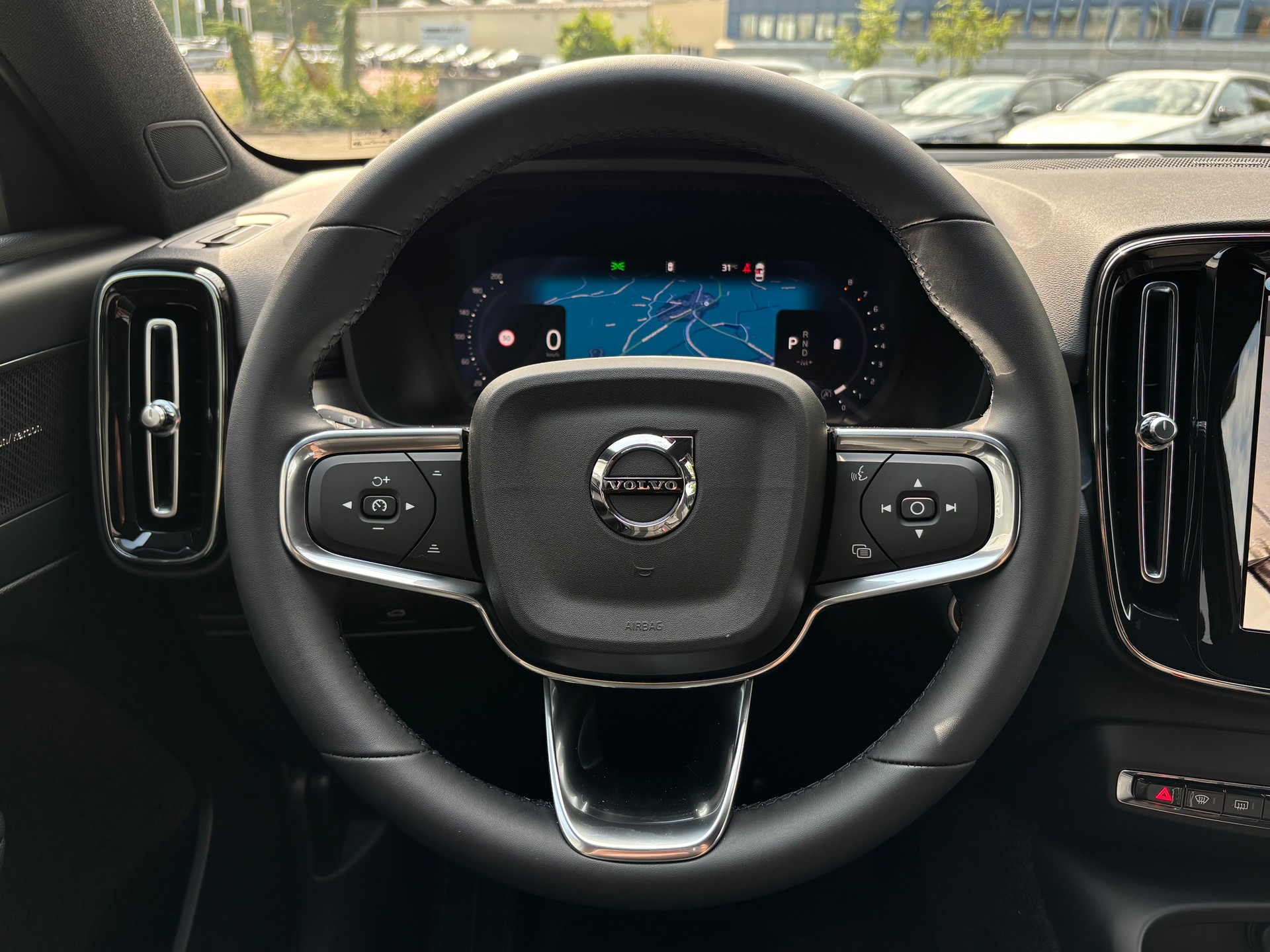 VOLVO XC40 2.0 B4 MH Black Edition-image-16