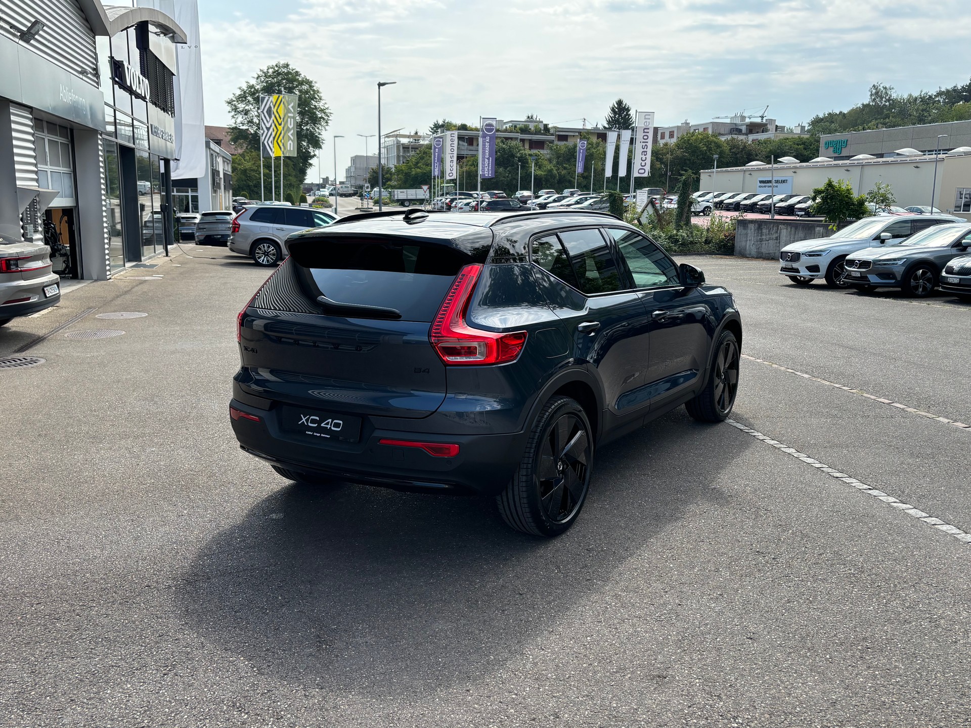 VOLVO XC40 2.0 B4 MH Black Edition-image-5