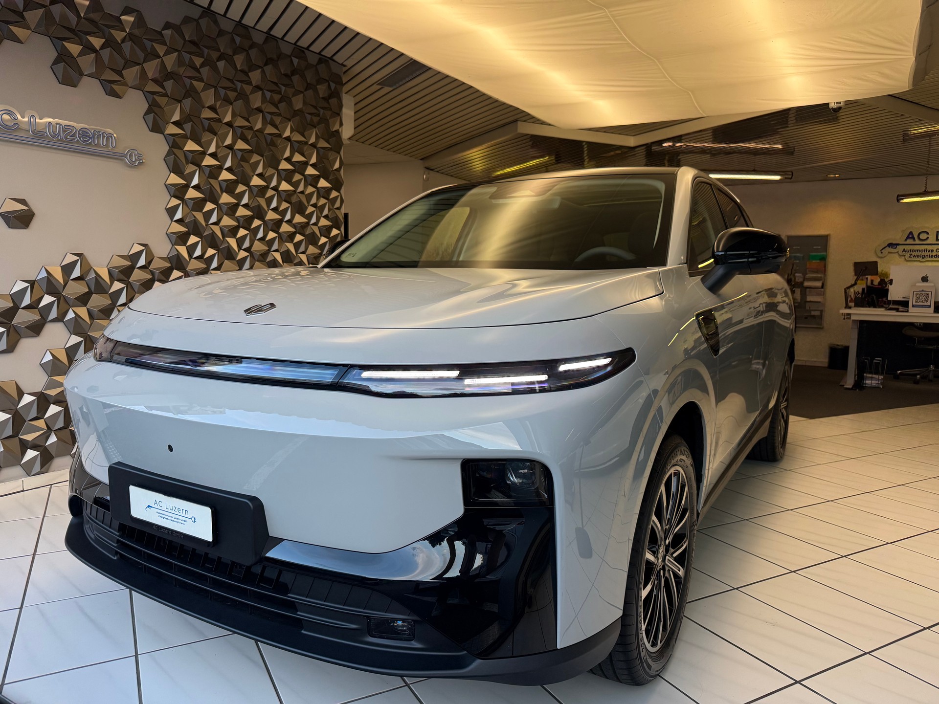 LEAPMOTOR B10 67kWh Design