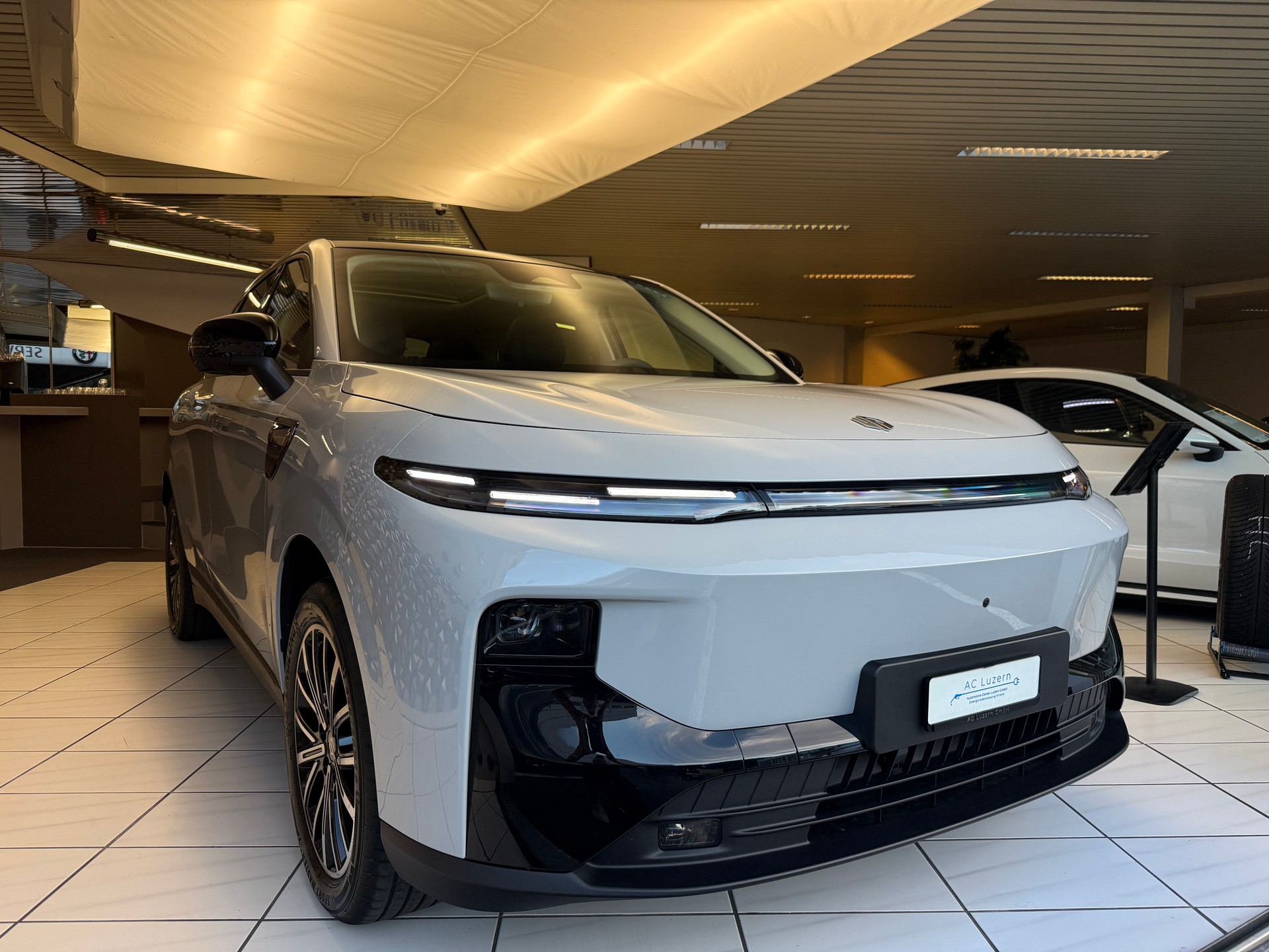 LEAPMOTOR B10 67kWh Design-showroom-element-3