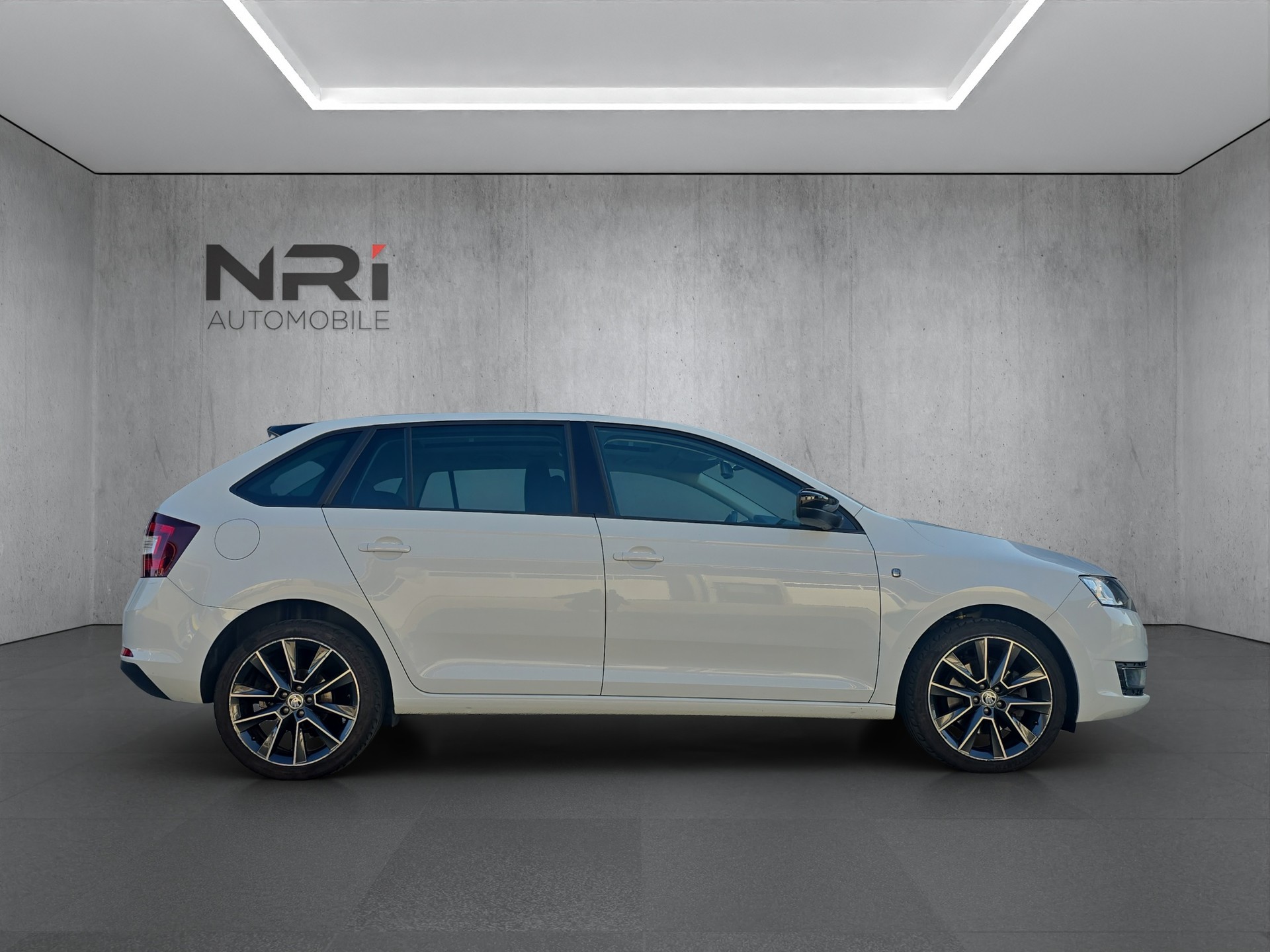 SKODA Rapid Spaceback 1.4 TSI Active DSG-showroom-element-3
