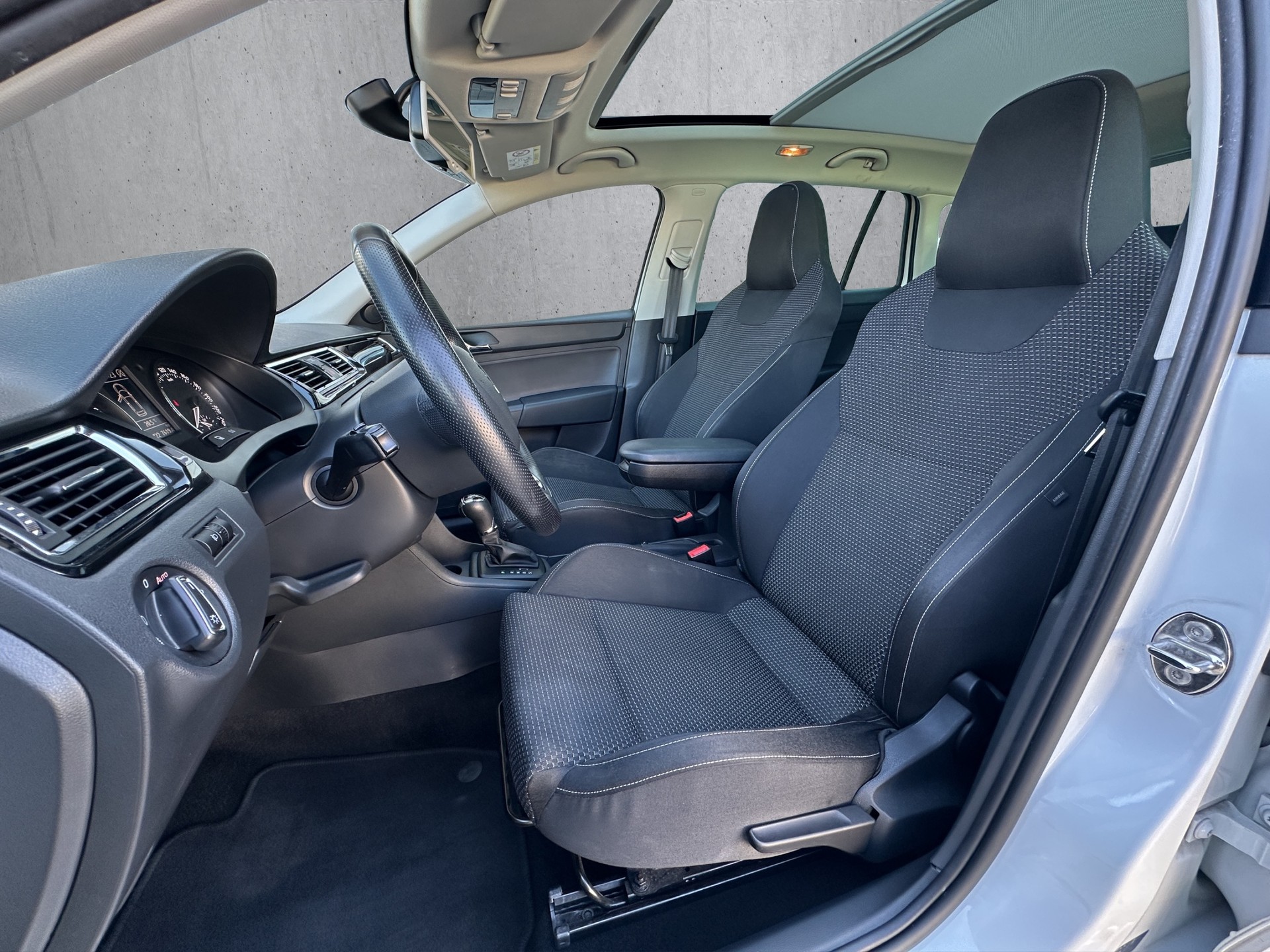 SKODA Rapid Spaceback 1.4 TSI Active DSG-image-10