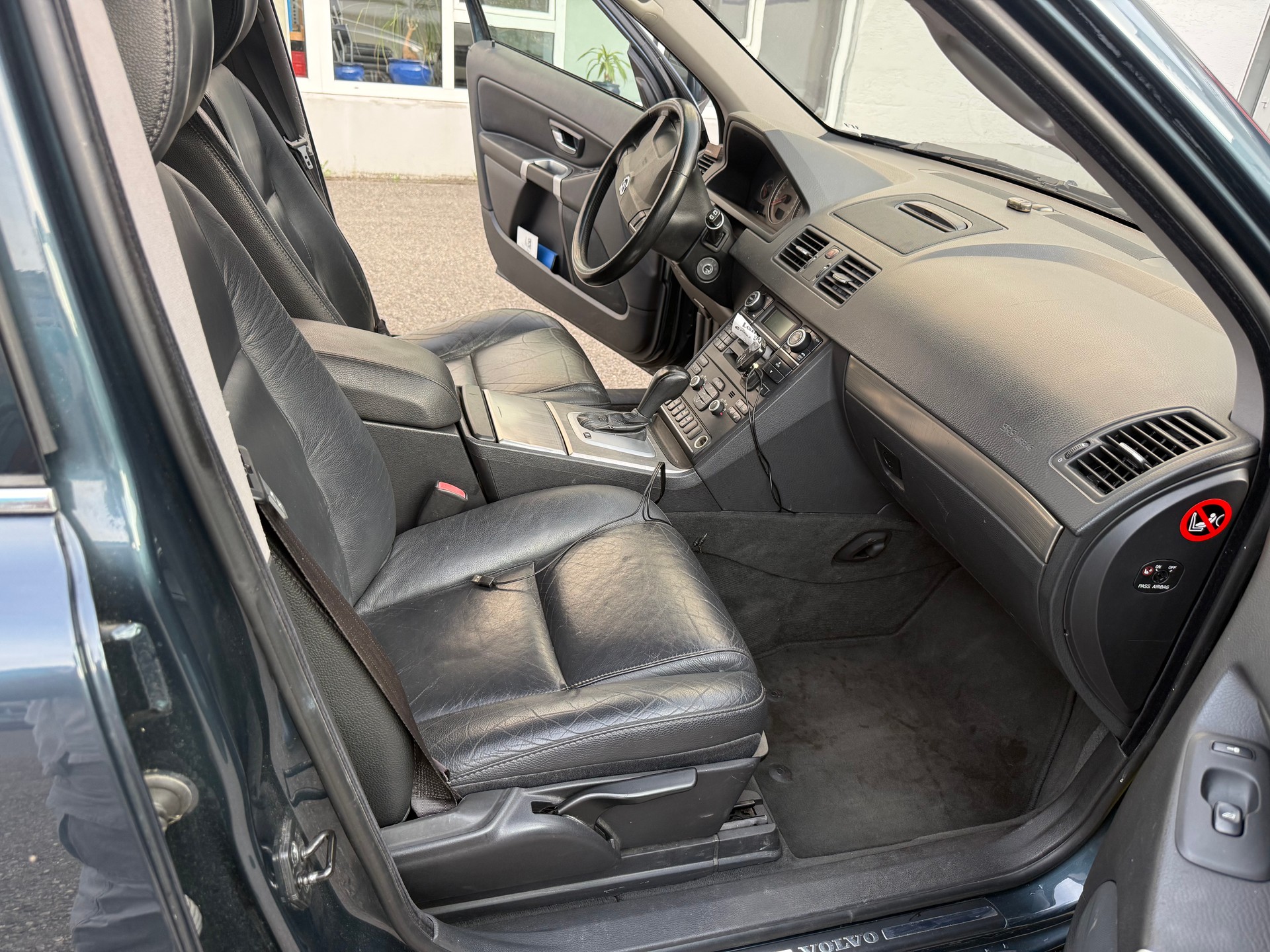 VOLVO XC90 D5 AWD Momentum-image-7