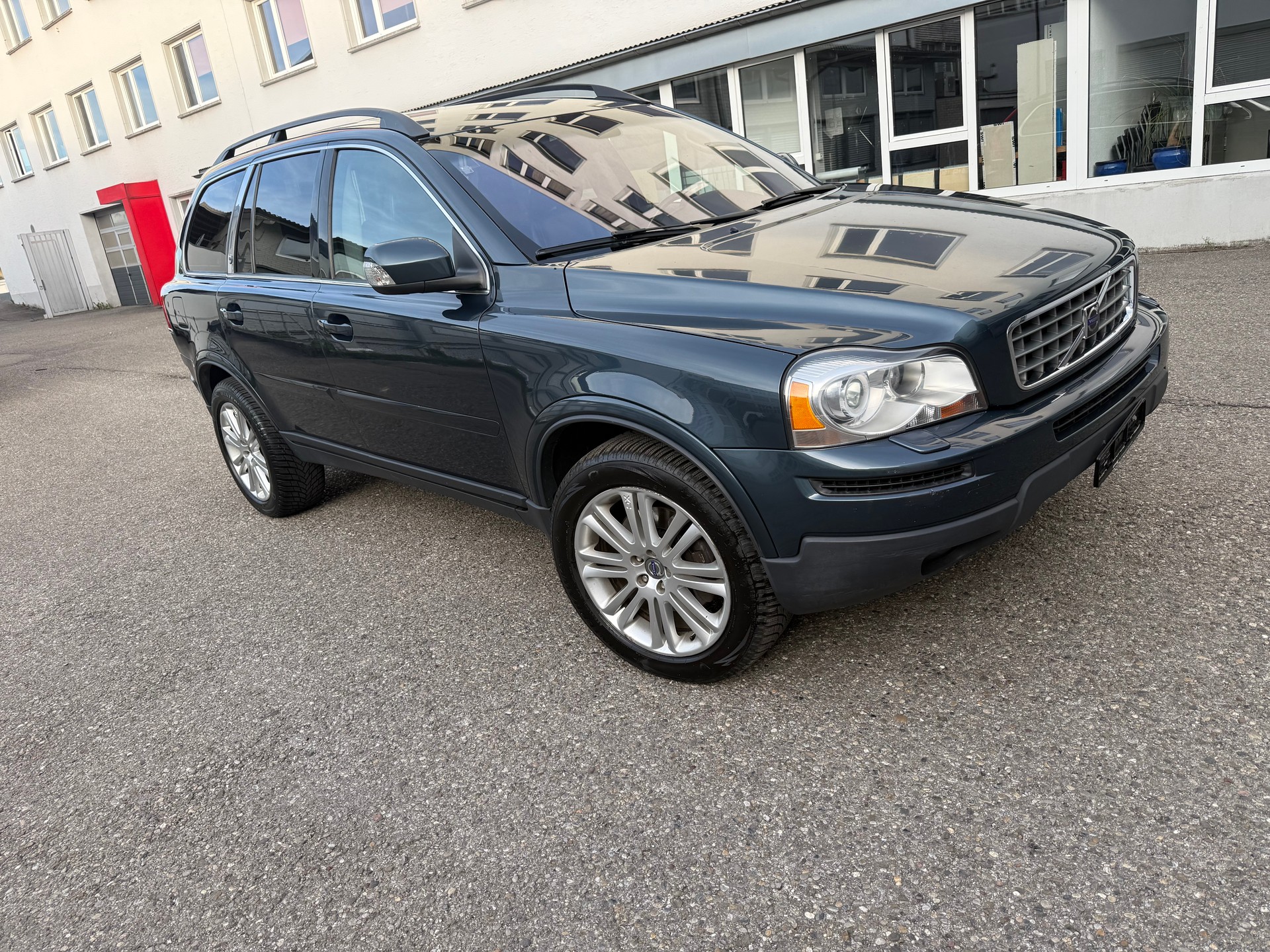 VOLVO XC90 D5 AWD Momentum-image-1