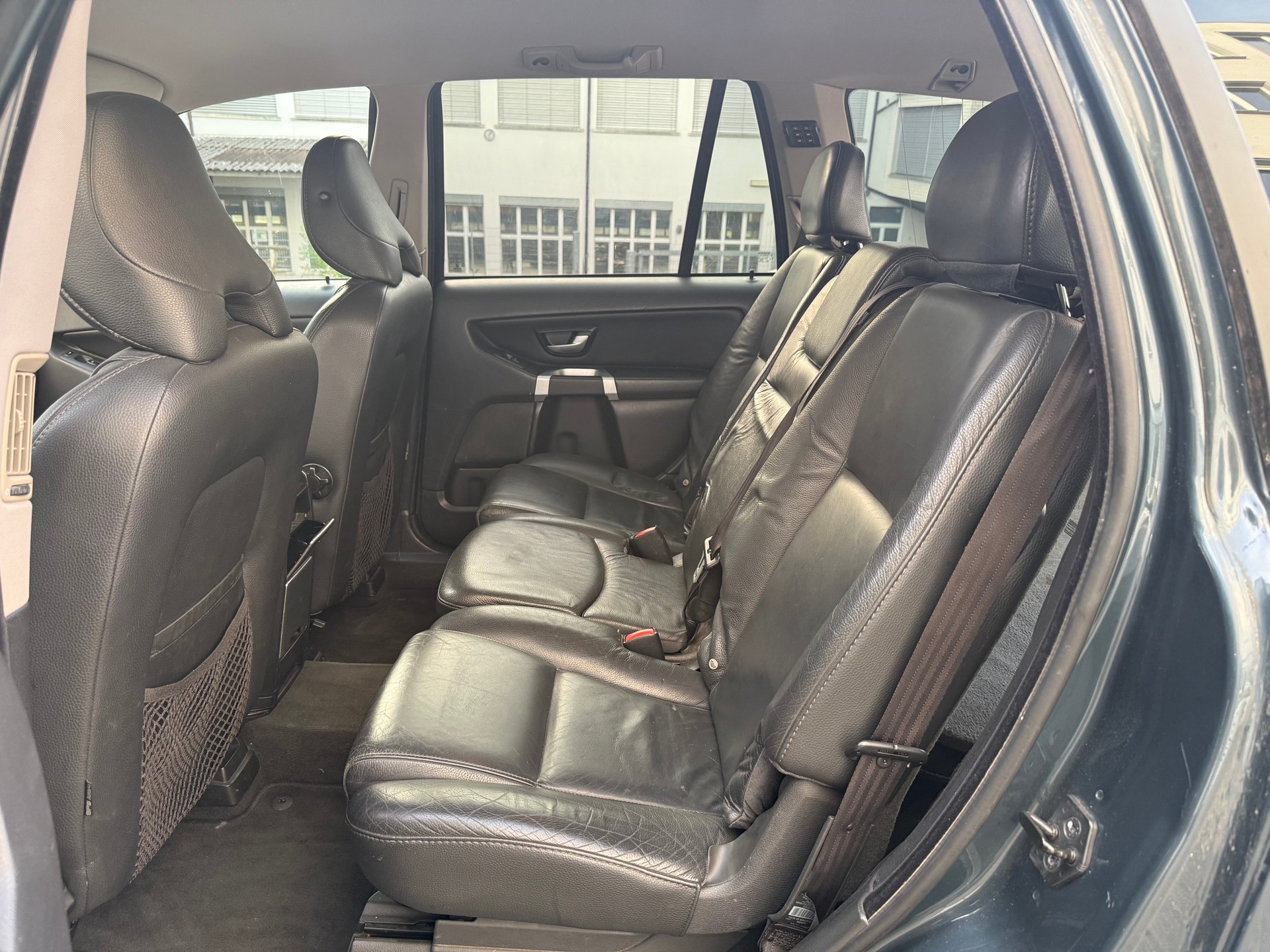 VOLVO XC90 D5 AWD Momentum-image-9