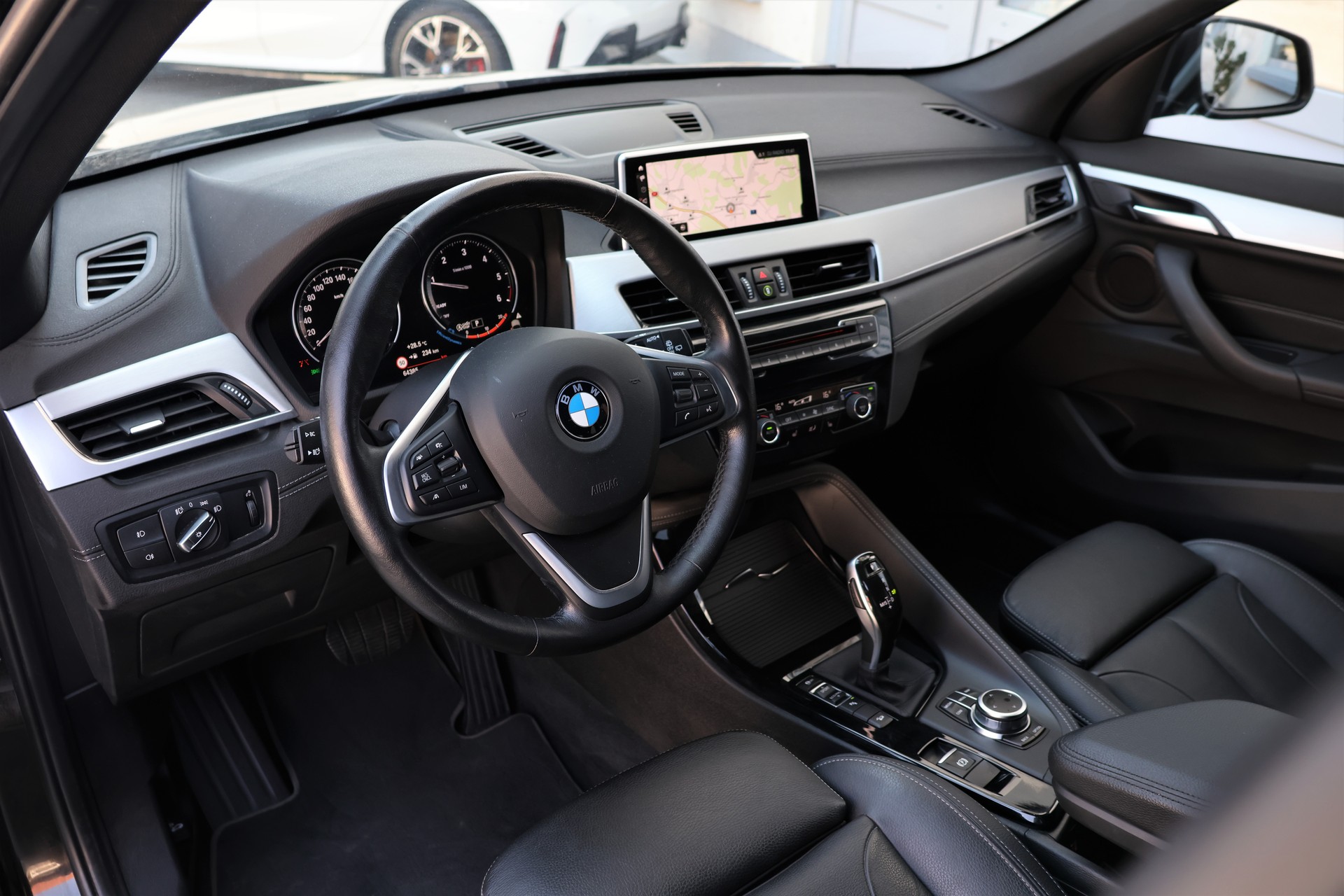 BMW X1 xDrive 20d Sport Line Steptronic (CH)-image-9