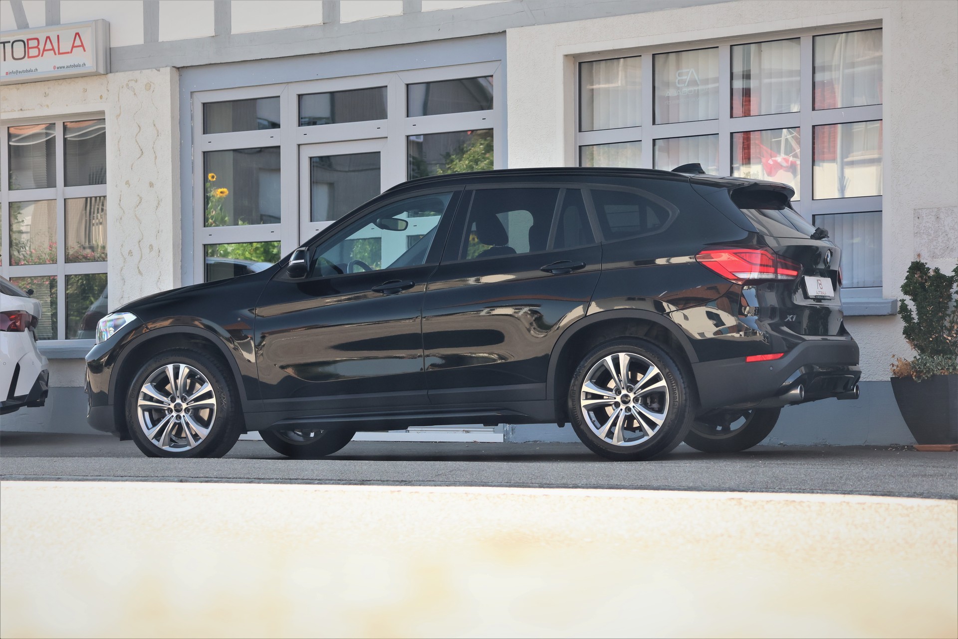 BMW X1 xDrive 20d Sport Line Steptronic (CH)-showroom-element-3