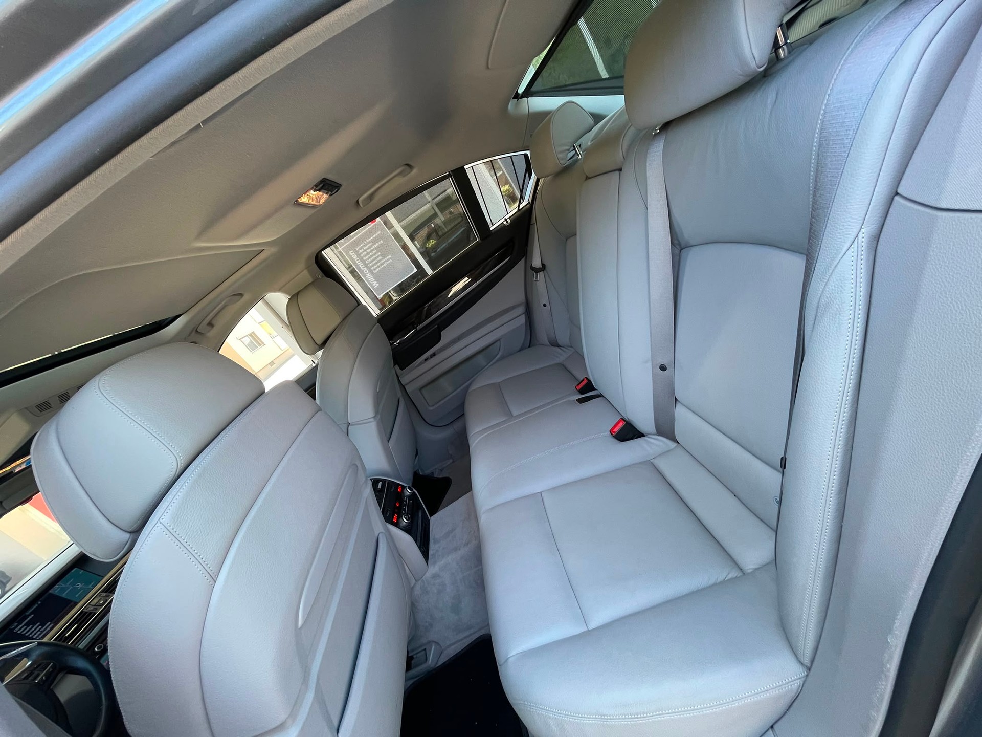 BMW 730d-image-11