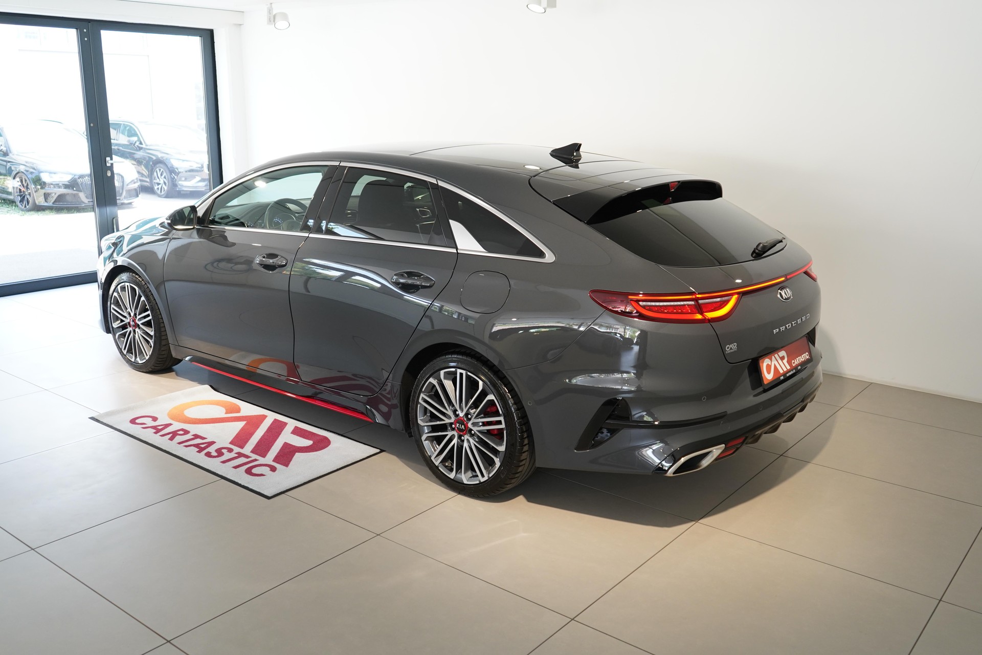 KIA ProCeed 1.6 T-GDi GT-showroom-element-3