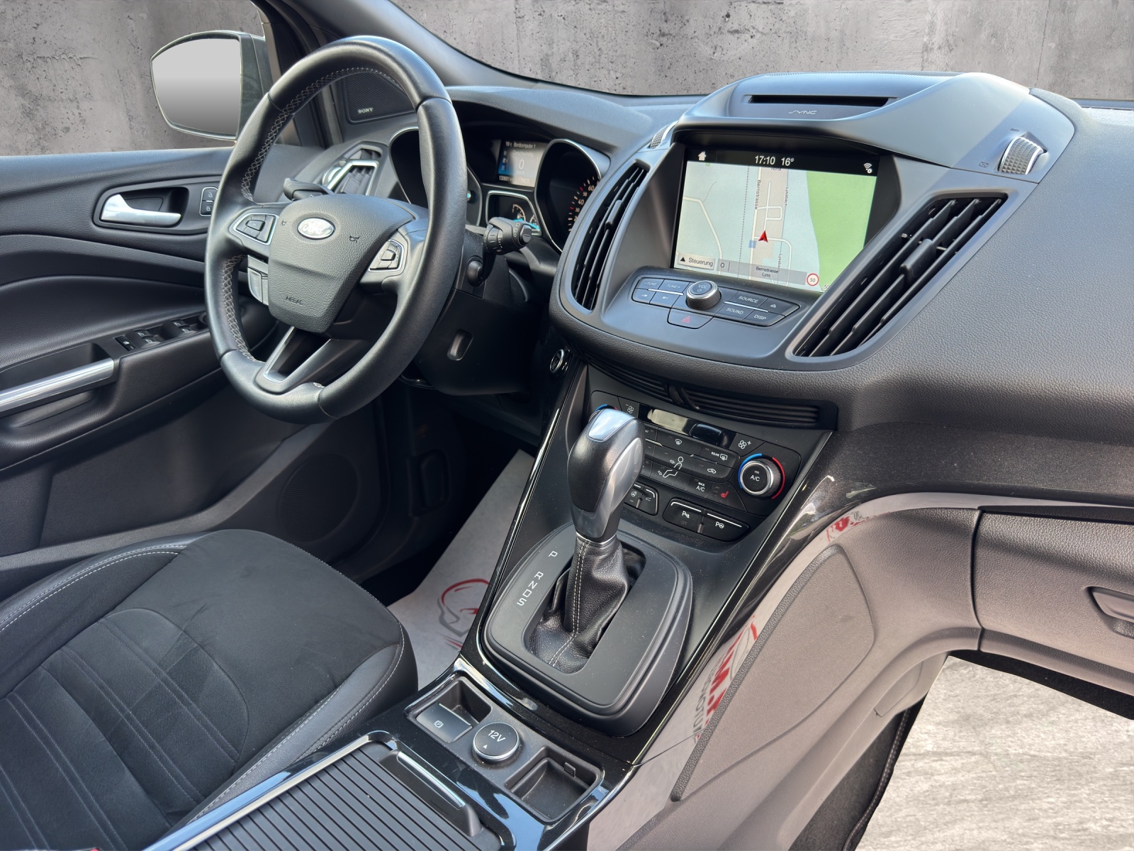 FORD Kuga 2.0 TDCi ST Line High 4WD PowerShift-image-12