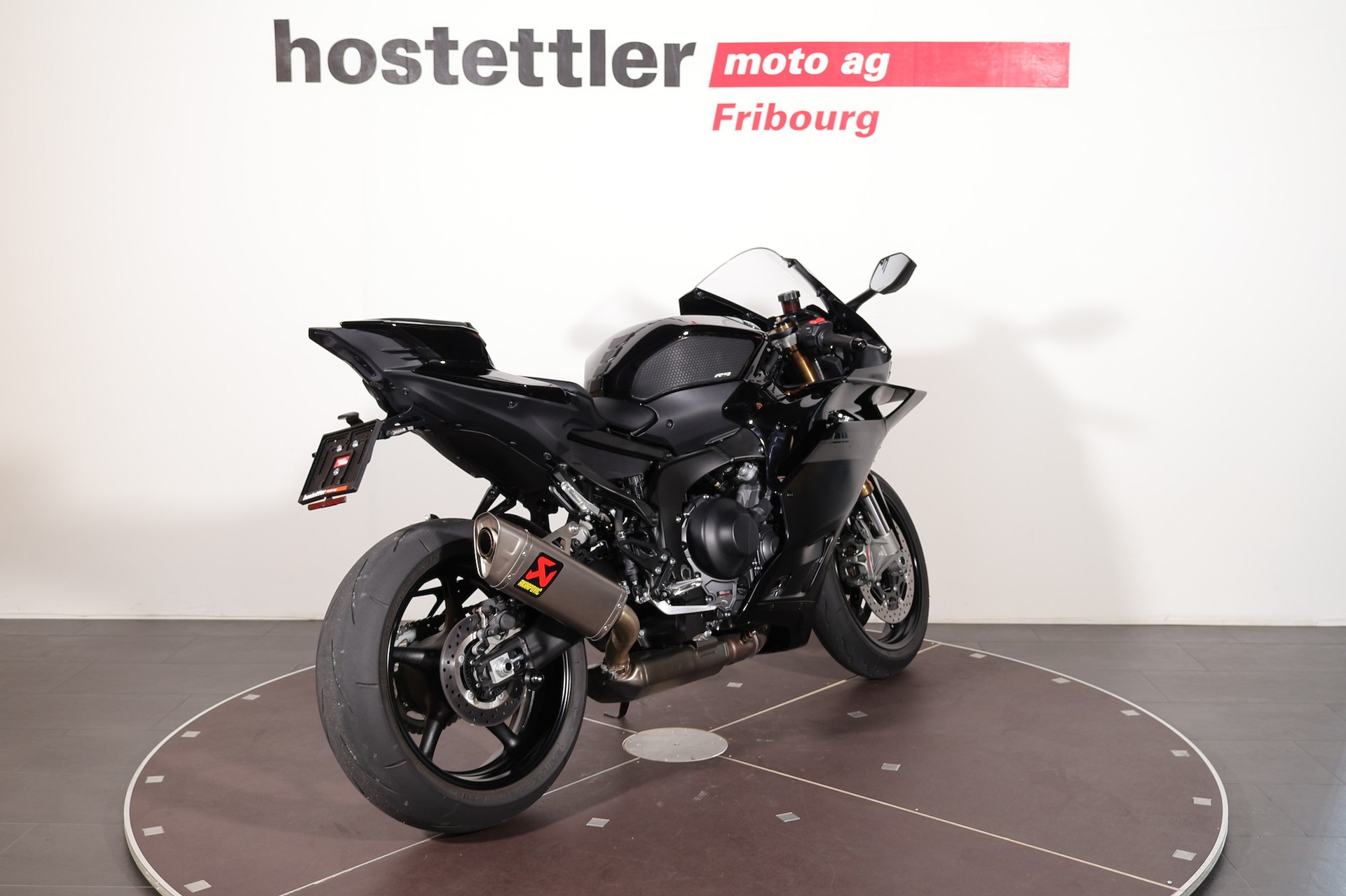 YAMAHA R9-showroom-element-2