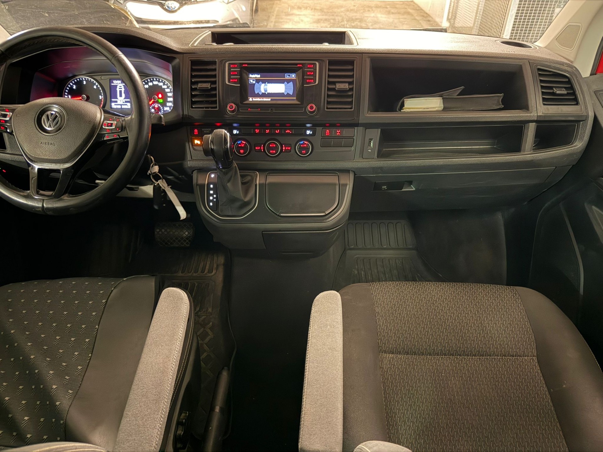 VW T6 Multivan 2.0 TDI Comfortline 4Motion DSG-image-5