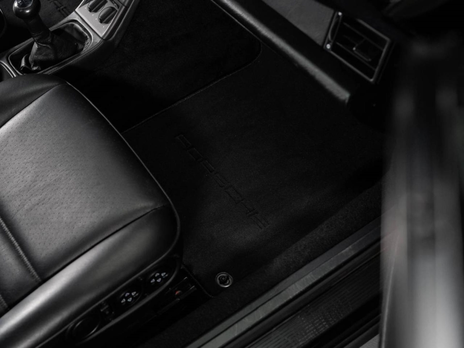 PORSCHE 911 Carrera 4 Coupé Turbo-Look-image-16