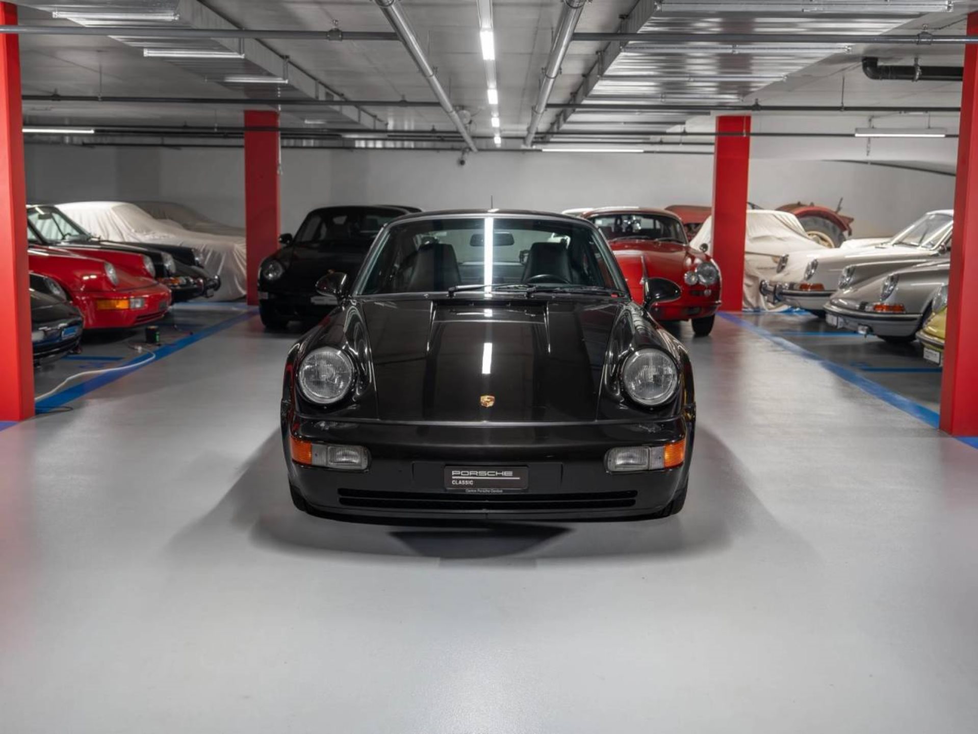 PORSCHE 911 Carrera 4 Coupé Turbo-Look-showroom-element-1