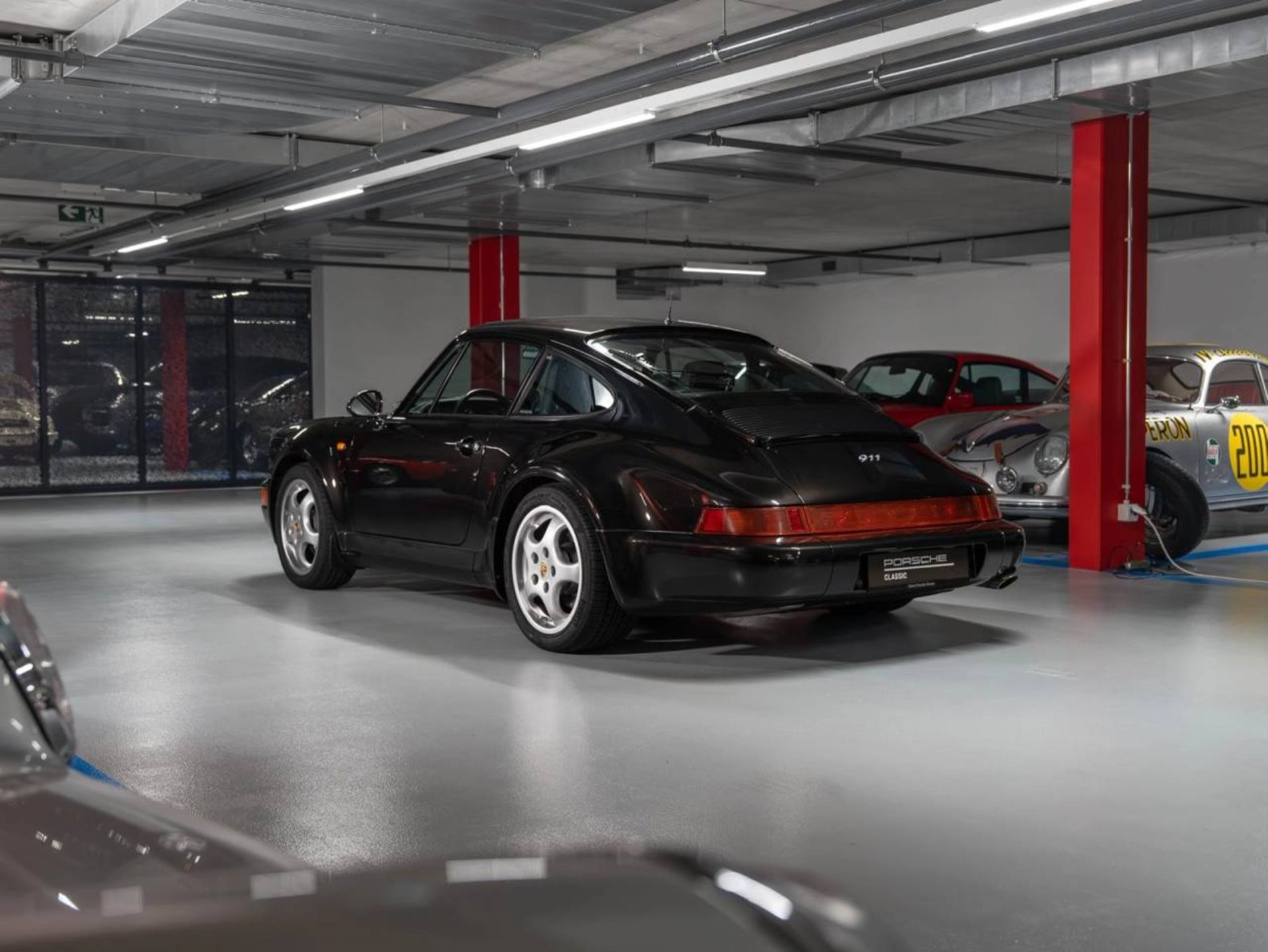 PORSCHE 911 Carrera 4 Coupé Turbo-Look-showroom-element-2