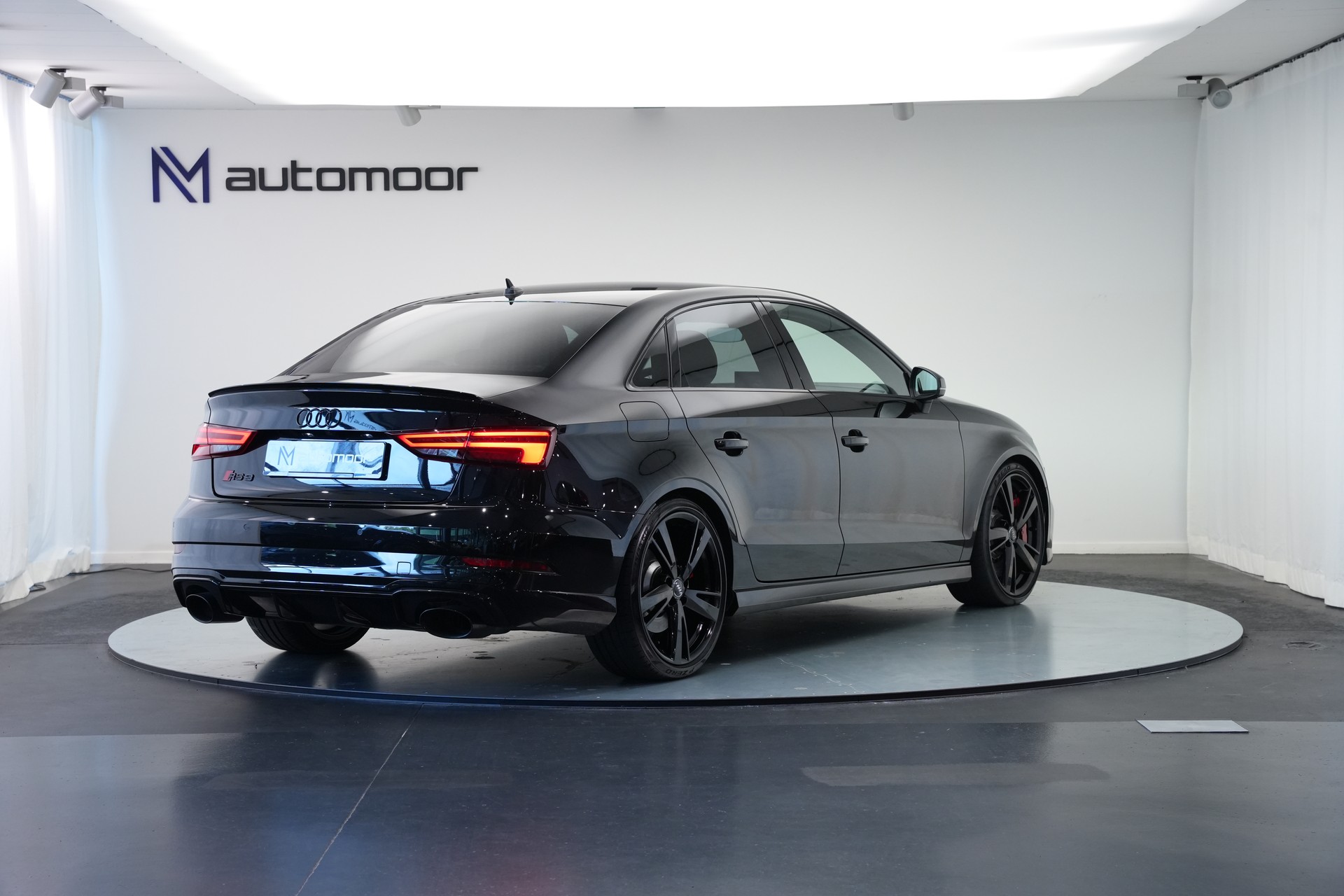 AUDI RS3 Limousine 2.5 TSI quattro S-tronic*CH Fahrzeug* *Carbon Lenkrad* *Magnetic Ride*-image-4