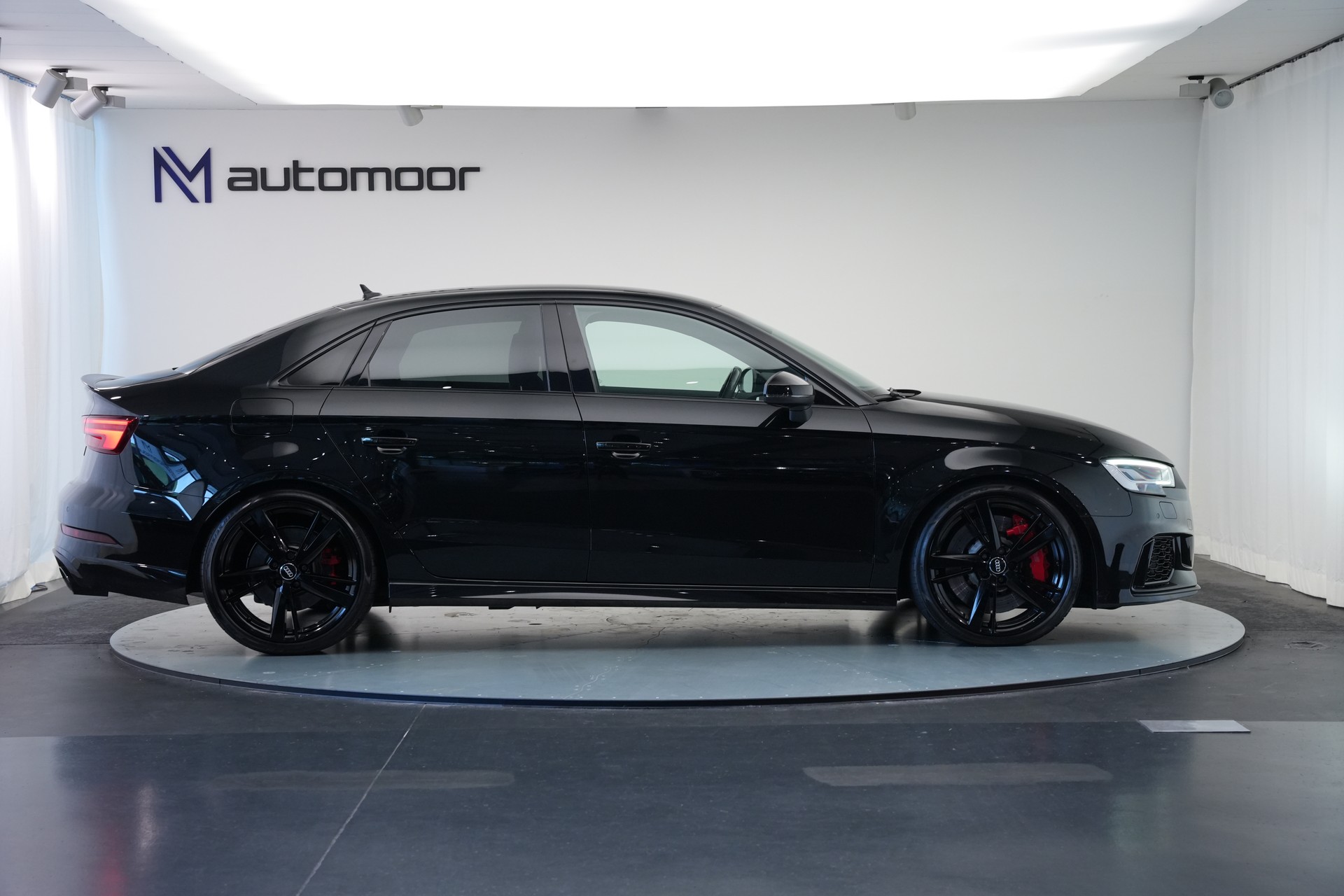 AUDI RS3 Limousine 2.5 TSI quattro S-tronic*CH Fahrzeug* *Carbon Lenkrad* *Magnetic Ride*-showroom-element-3
