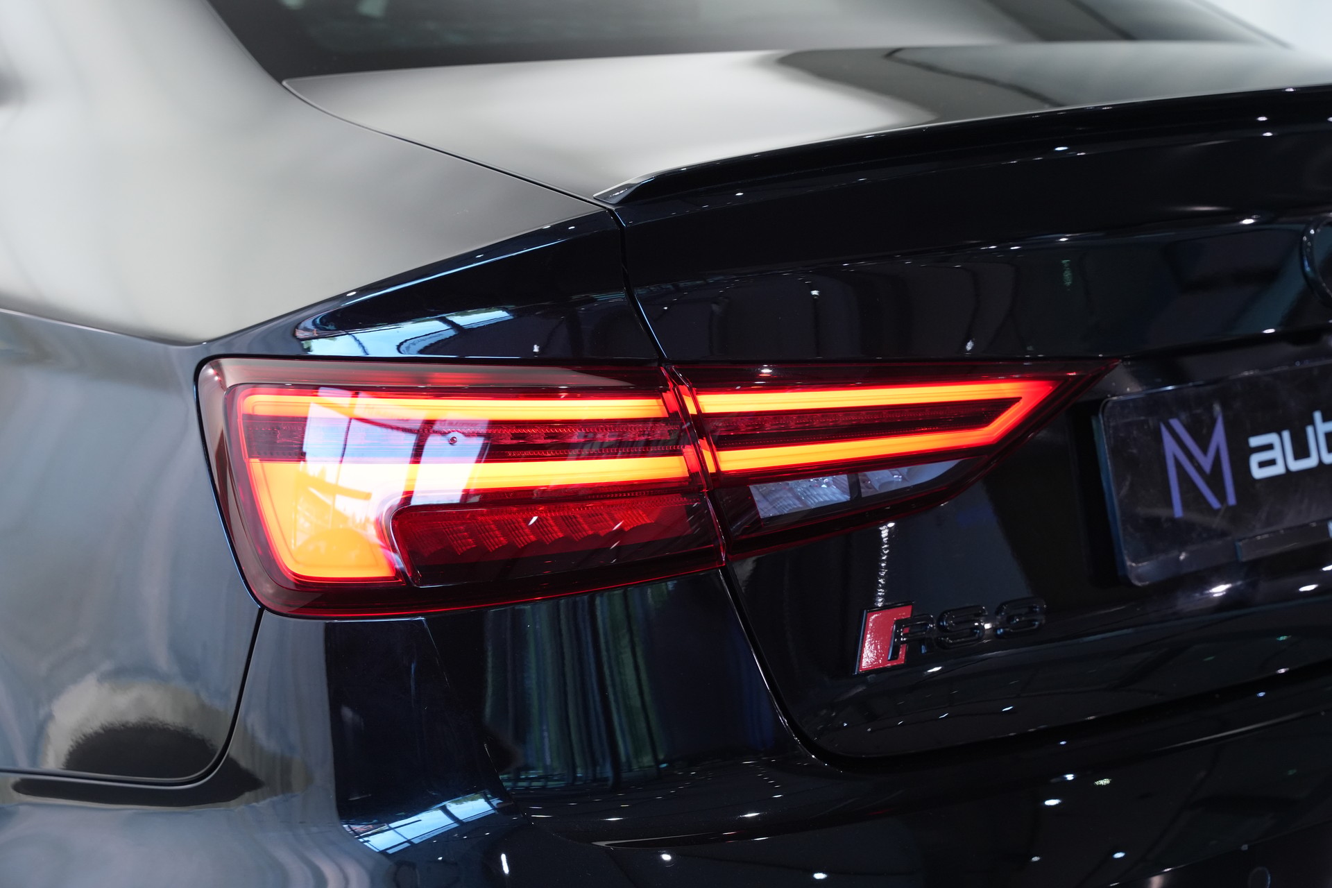 AUDI RS3 Limousine 2.5 TSI quattro S-tronic*CH Fahrzeug* *Carbon Lenkrad* *Magnetic Ride*-image-37