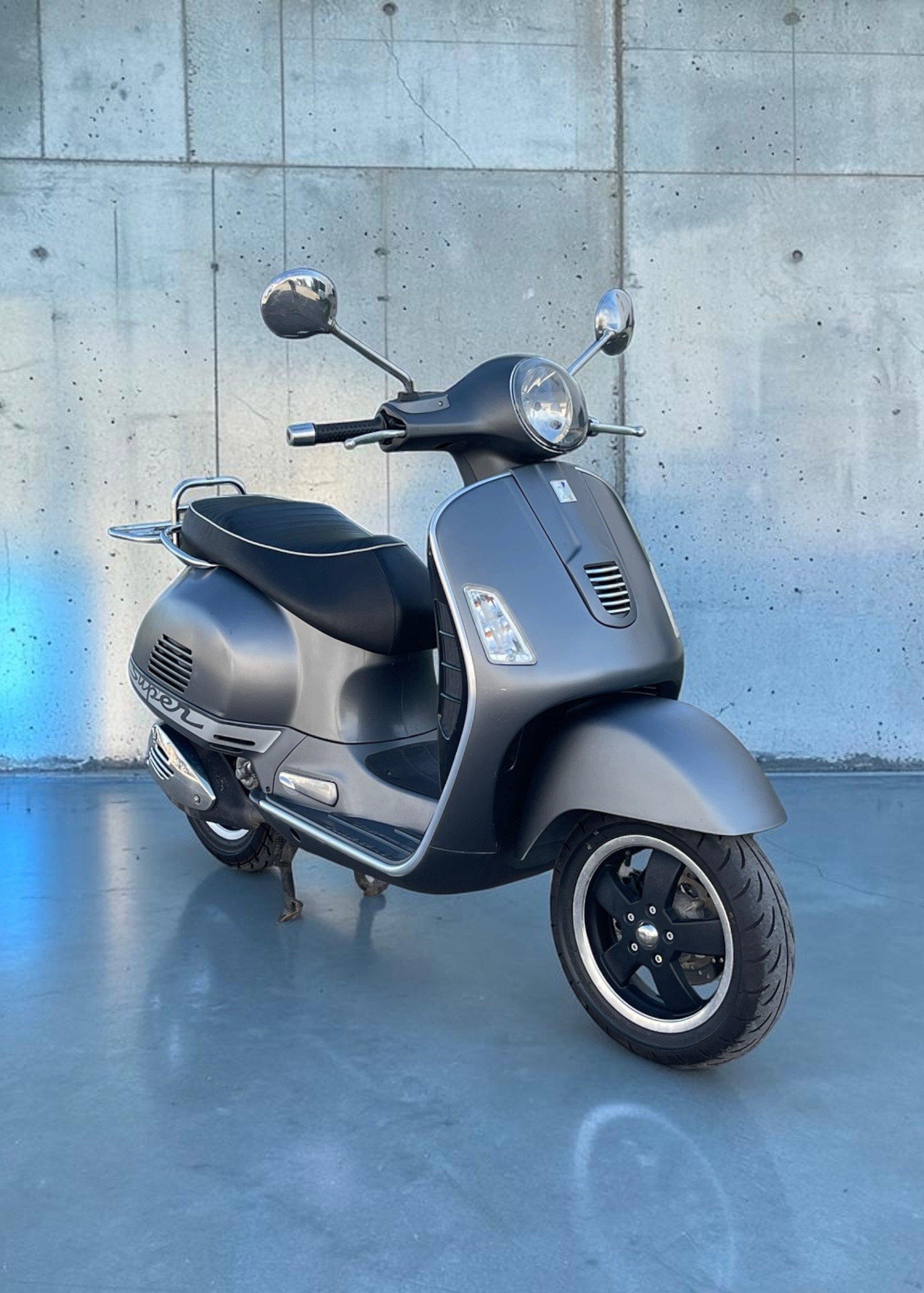 PIAGGIO Vespa GTS Super 300 i.e-image-1