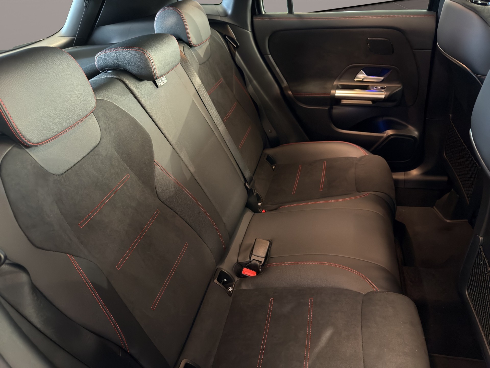 MERCEDES-BENZ GLA 220d 4Matic 8G-DCTSwiss Star-image-11