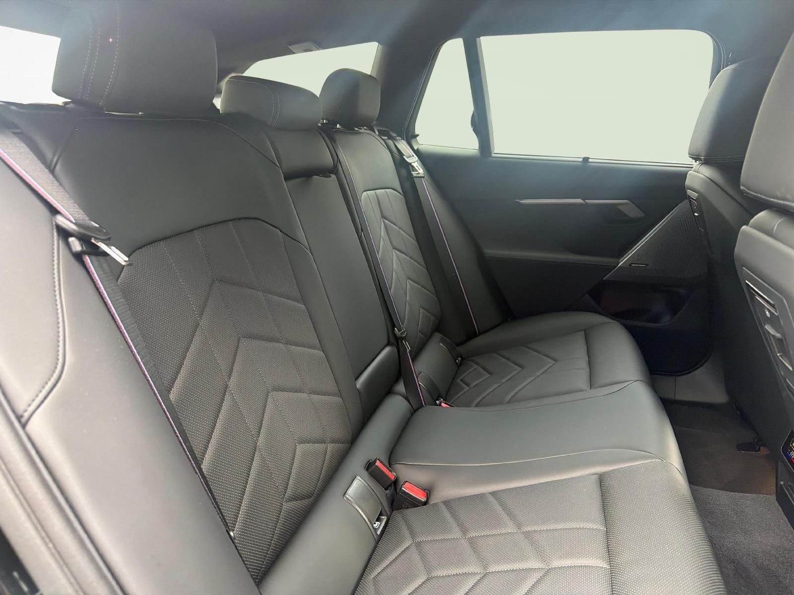 BMW i5 40 xDrive40 Touring M Sport Pro-image-18