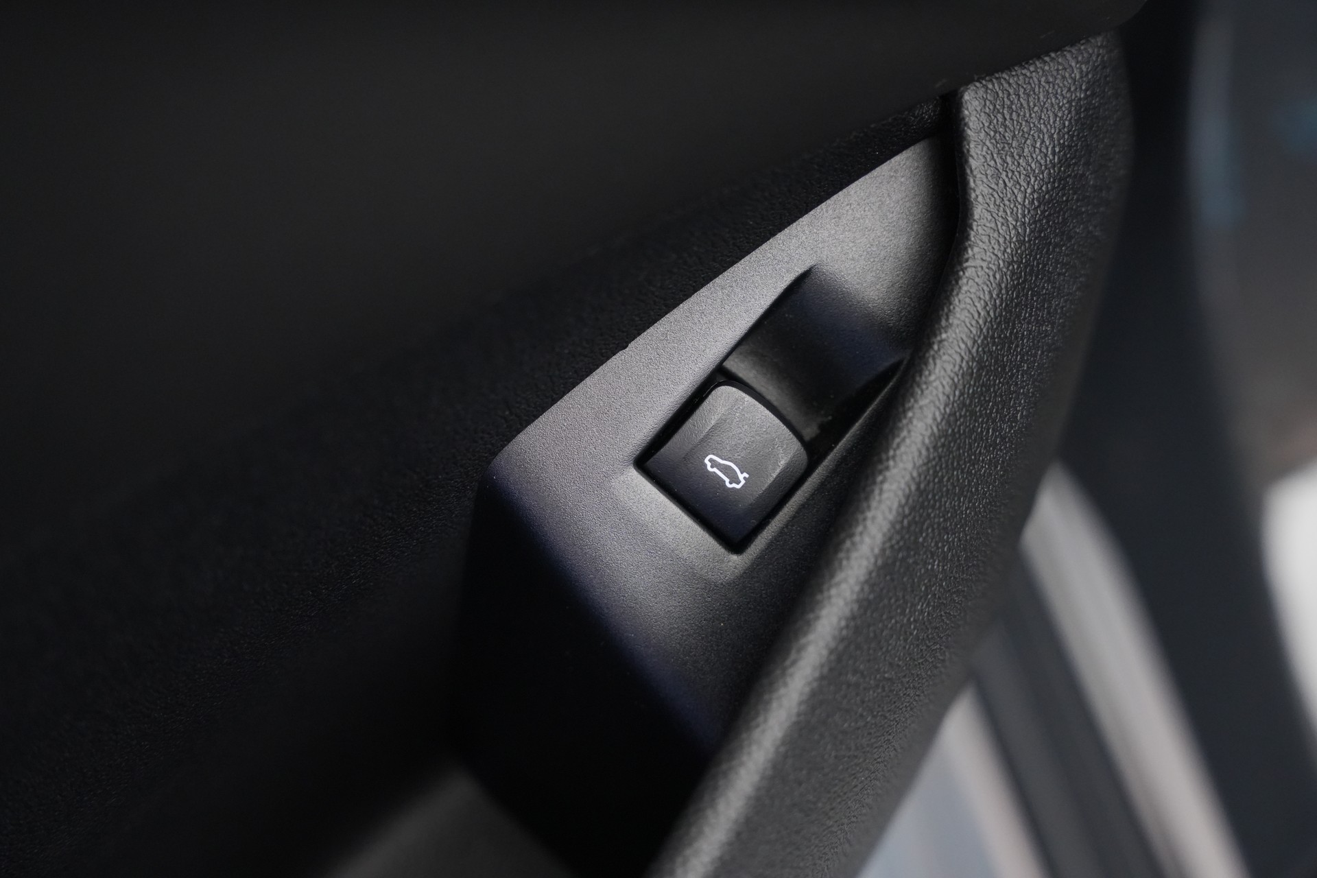 BMW M850i xDrive Steptronic *CH-Fahrzeug* *Dravitgrau* *B&W*-image-23