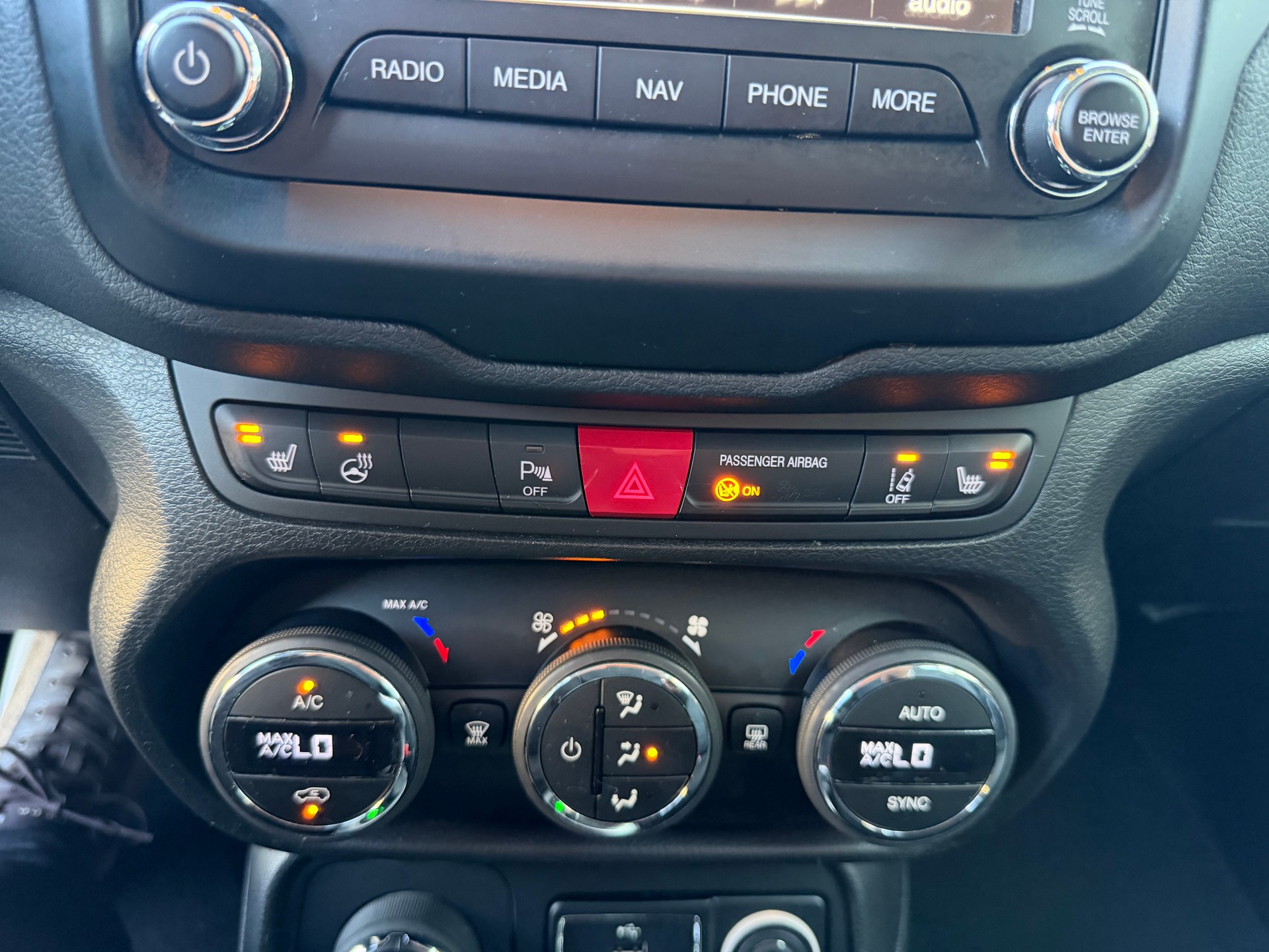 JEEP Renegade 2.0 CRD Limited AWD + Low Range 9ATX-image-15