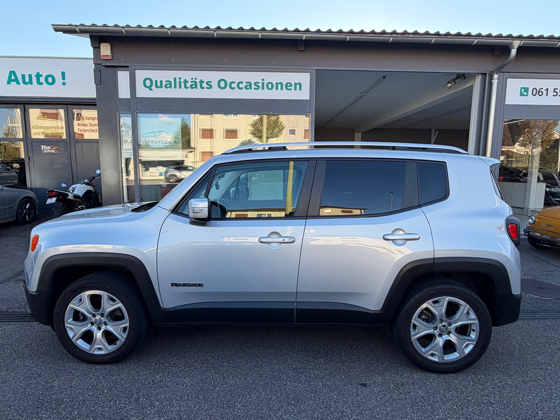 JEEP Renegade 2.0 CRD Limited AWD + Low Range 9ATX-showroom-element-2