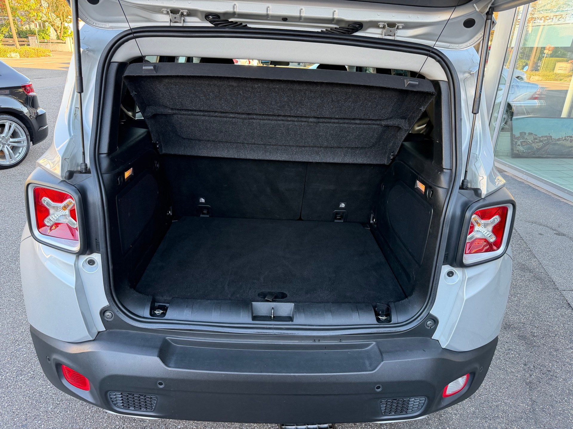 JEEP Renegade 2.0 CRD Limited AWD + Low Range 9ATX-image-9