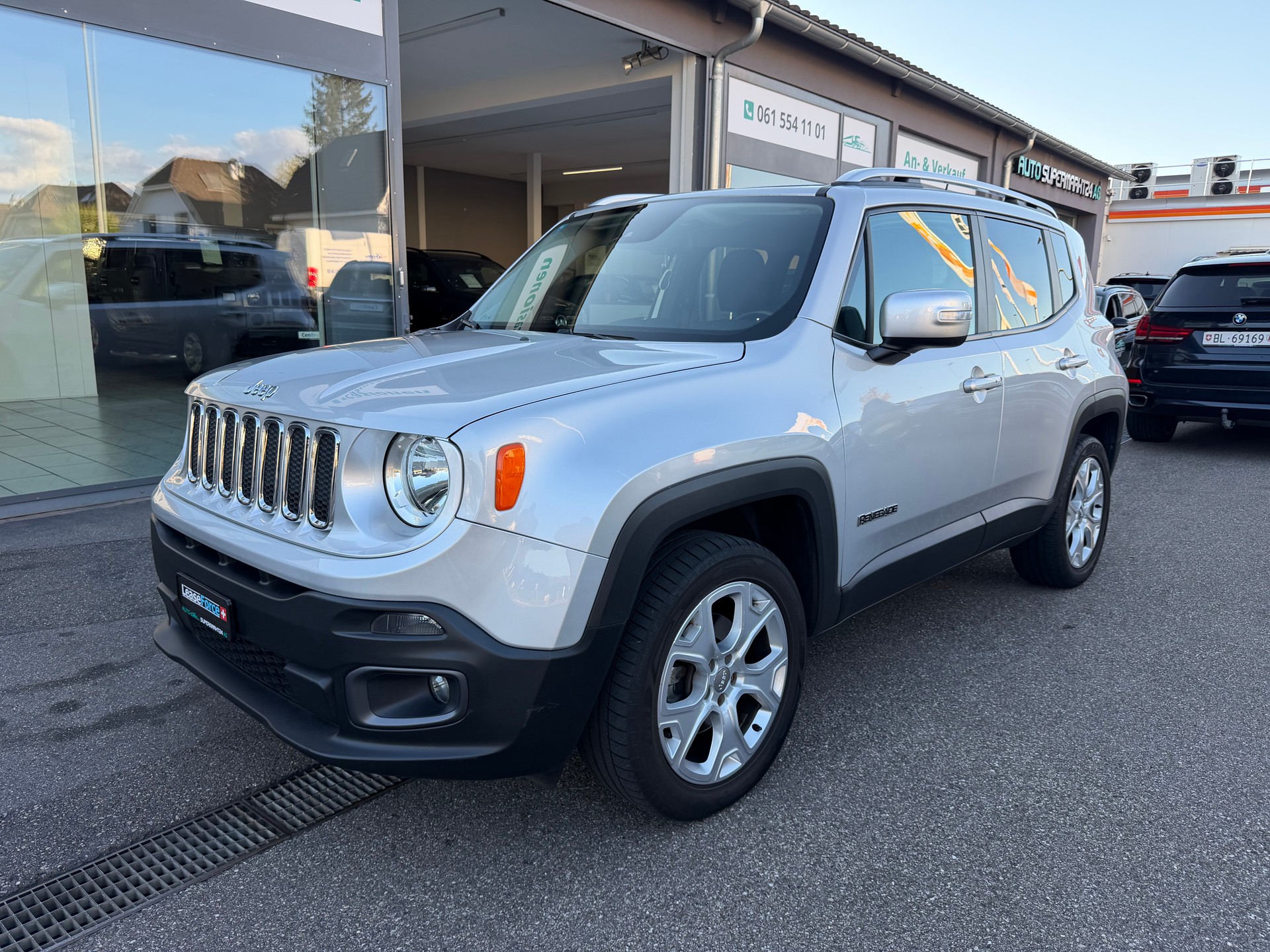 JEEP Renegade 2.0 CRD Limited AWD + Low Range 9ATX-showroom-element-1
