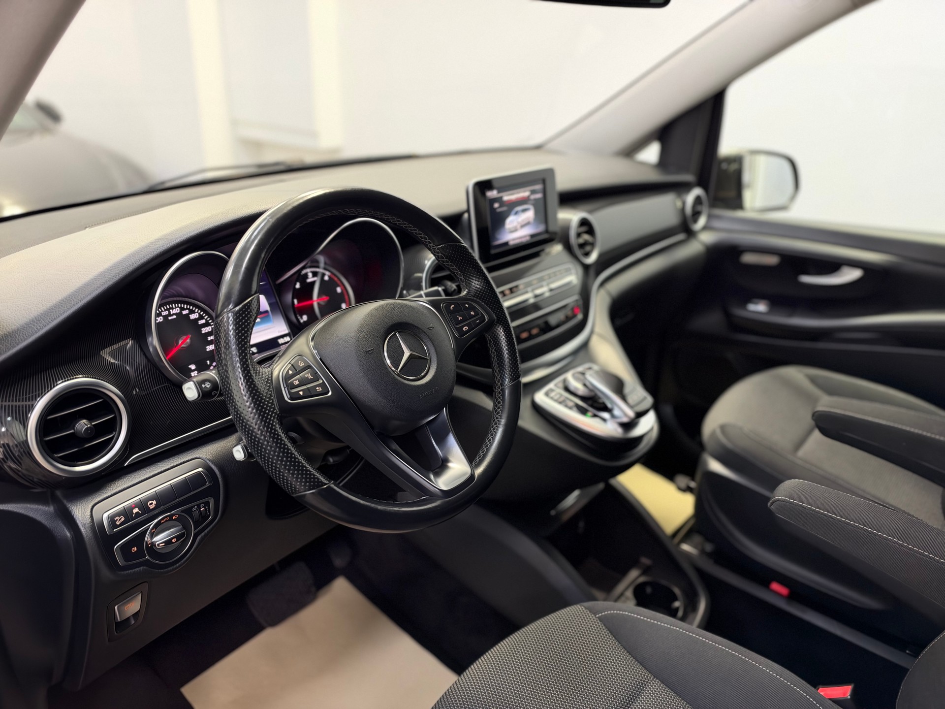MERCEDES-BENZ V 250 d Swiss Edition kompakt 4Matic 7G-Tronic-image-8