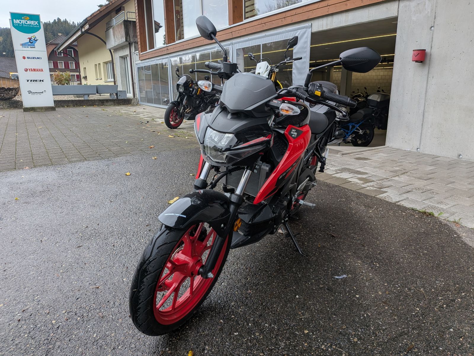 SUZUKI GSX-S 125-image-2