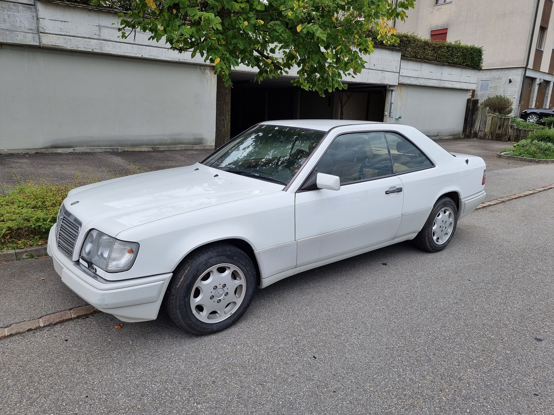 MERCEDES-BENZ E 320-image-2