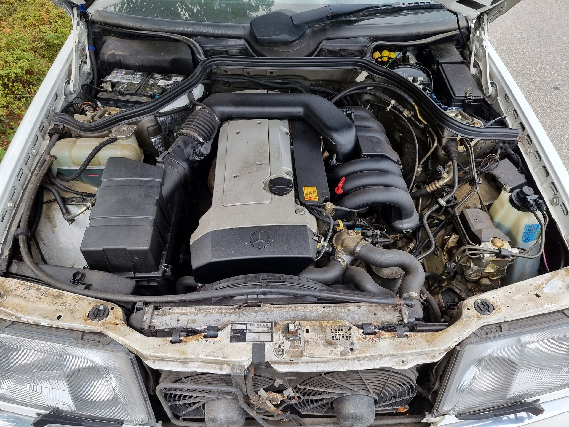 MERCEDES-BENZ E 320-image-10