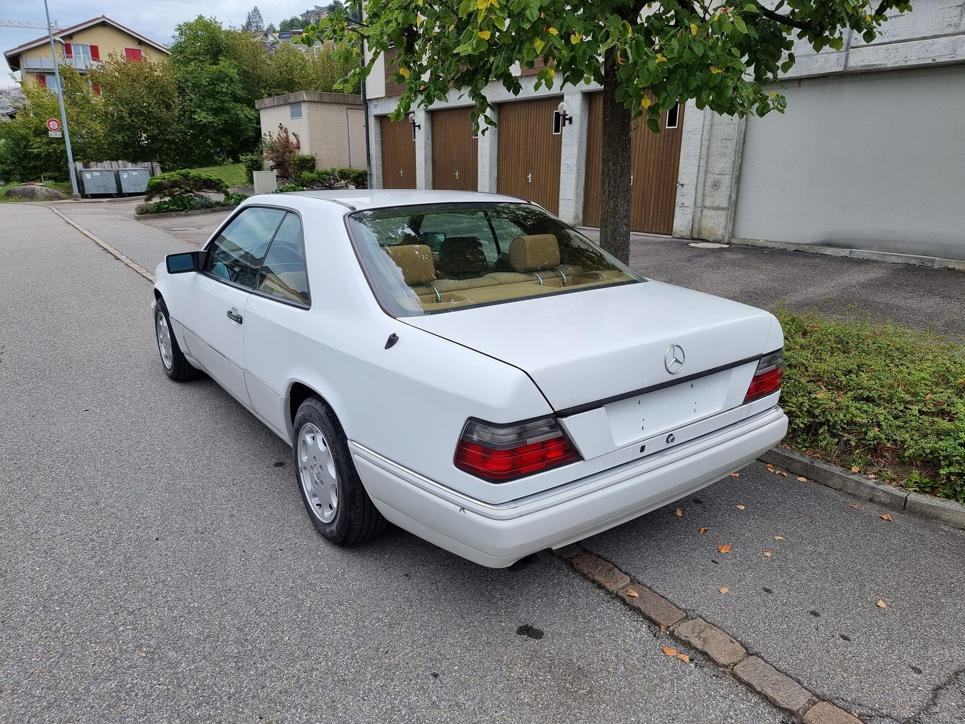 MERCEDES-BENZ E 320-image-4