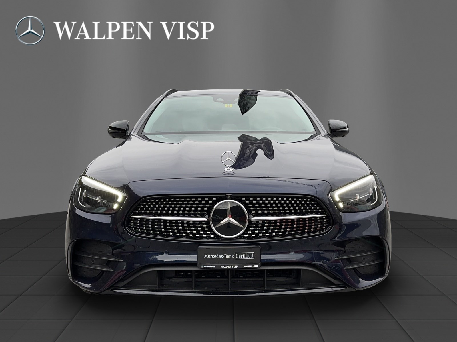 MERCEDES-BENZ E 300 de T 4M AMG Line-showroom-element-1