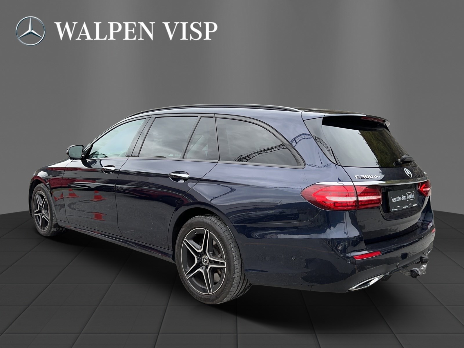 MERCEDES-BENZ E 300 de T 4M AMG Line-showroom-element-3