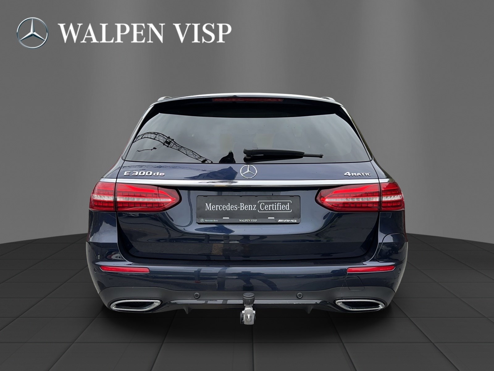 MERCEDES-BENZ E 300 de T 4M AMG Line-image-4