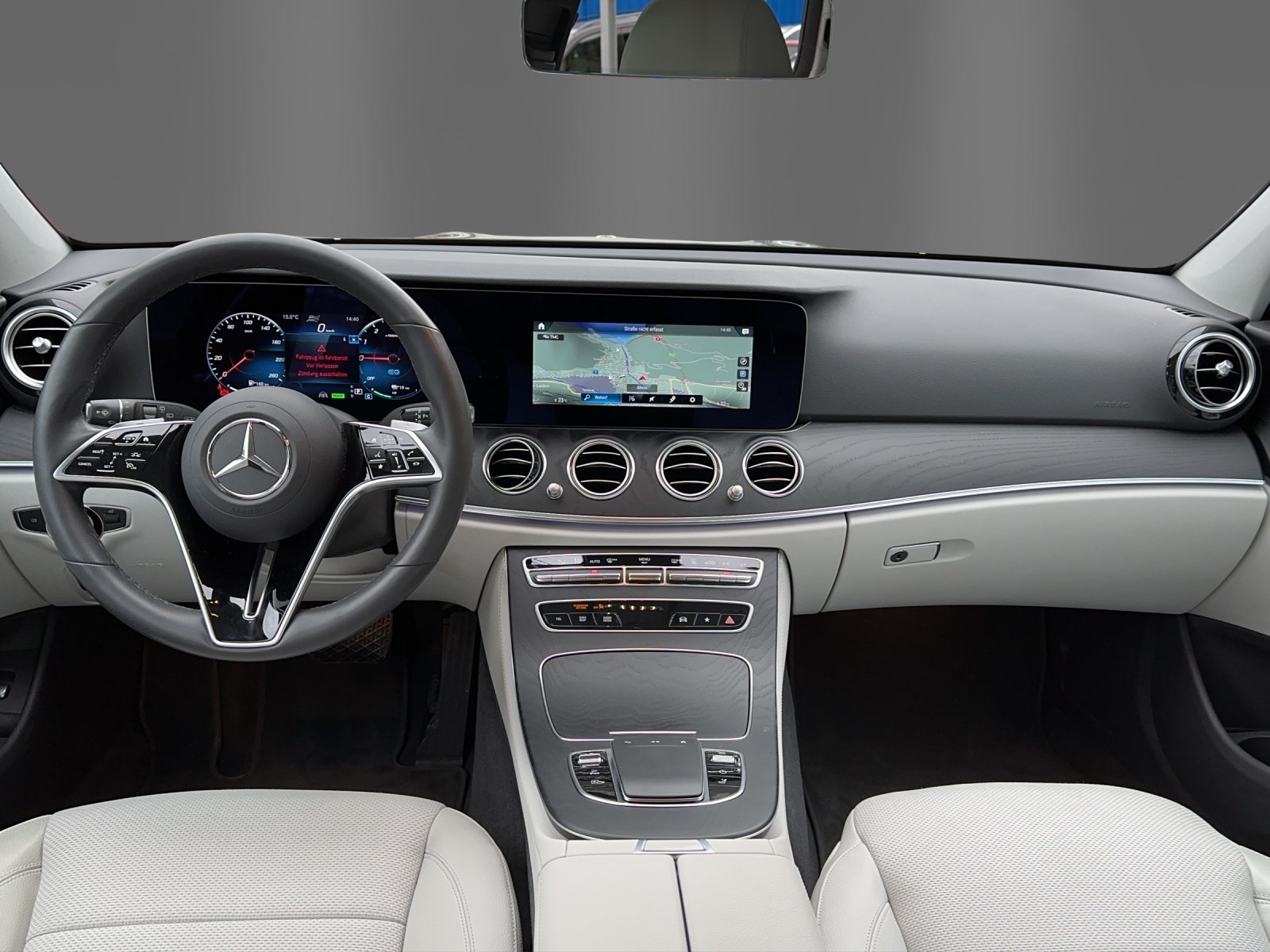 MERCEDES-BENZ E 300 de T 4M AMG Line-image-13